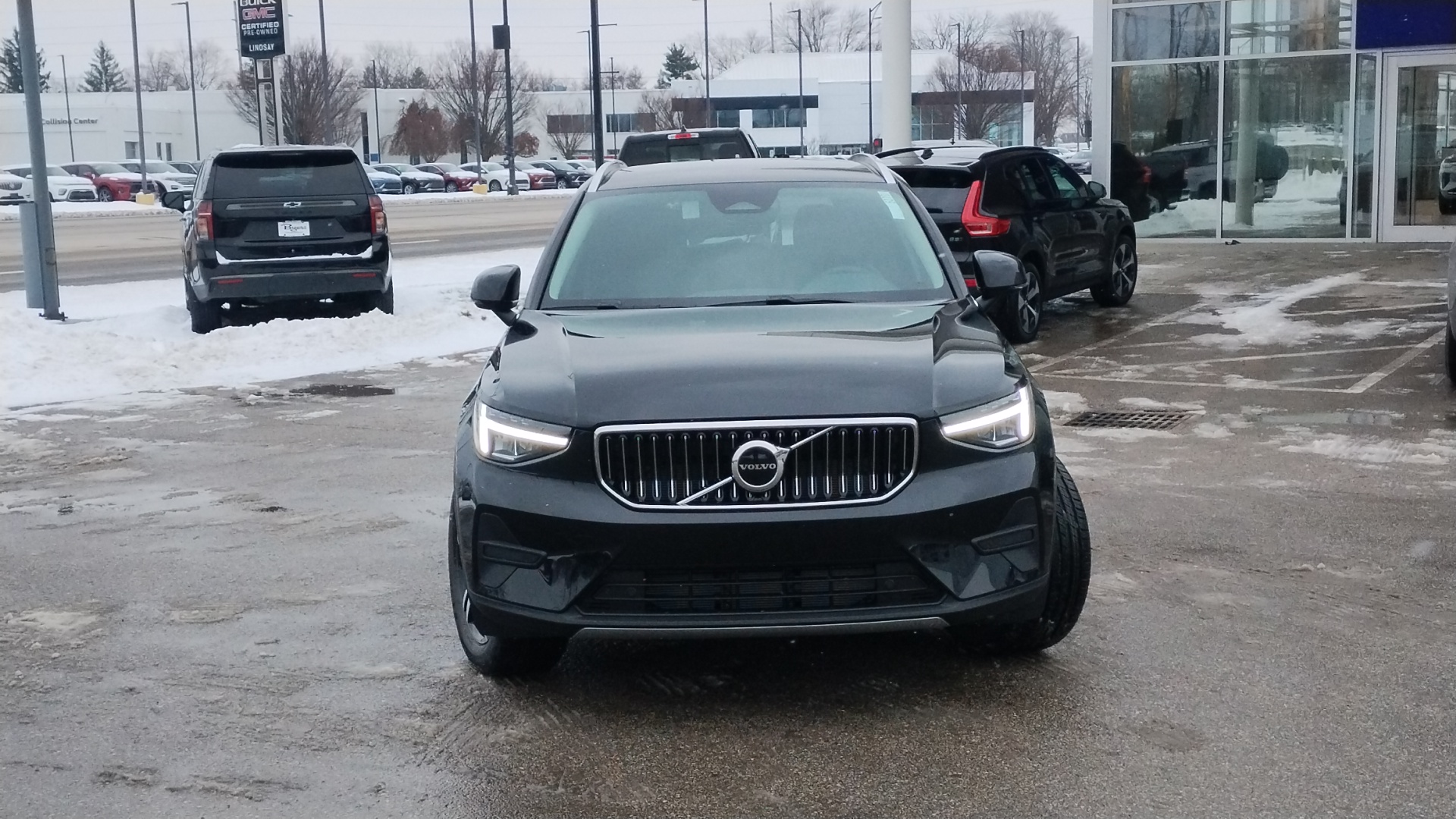 2025 Volvo XC40 B5 Core 34