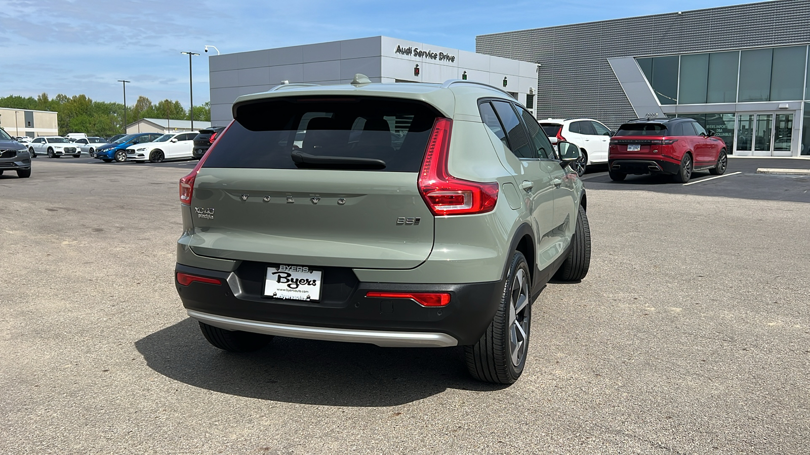 2023 Volvo XC40 B5 Plus Bright Theme 3