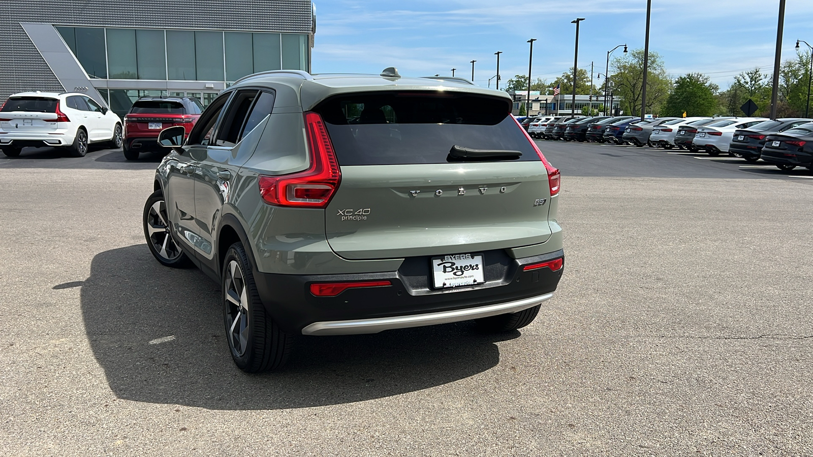 2023 Volvo XC40 B5 Plus Bright Theme 4