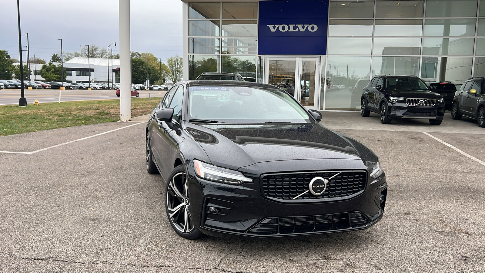 2024 Volvo S60 B5 Plus Dark Theme 1