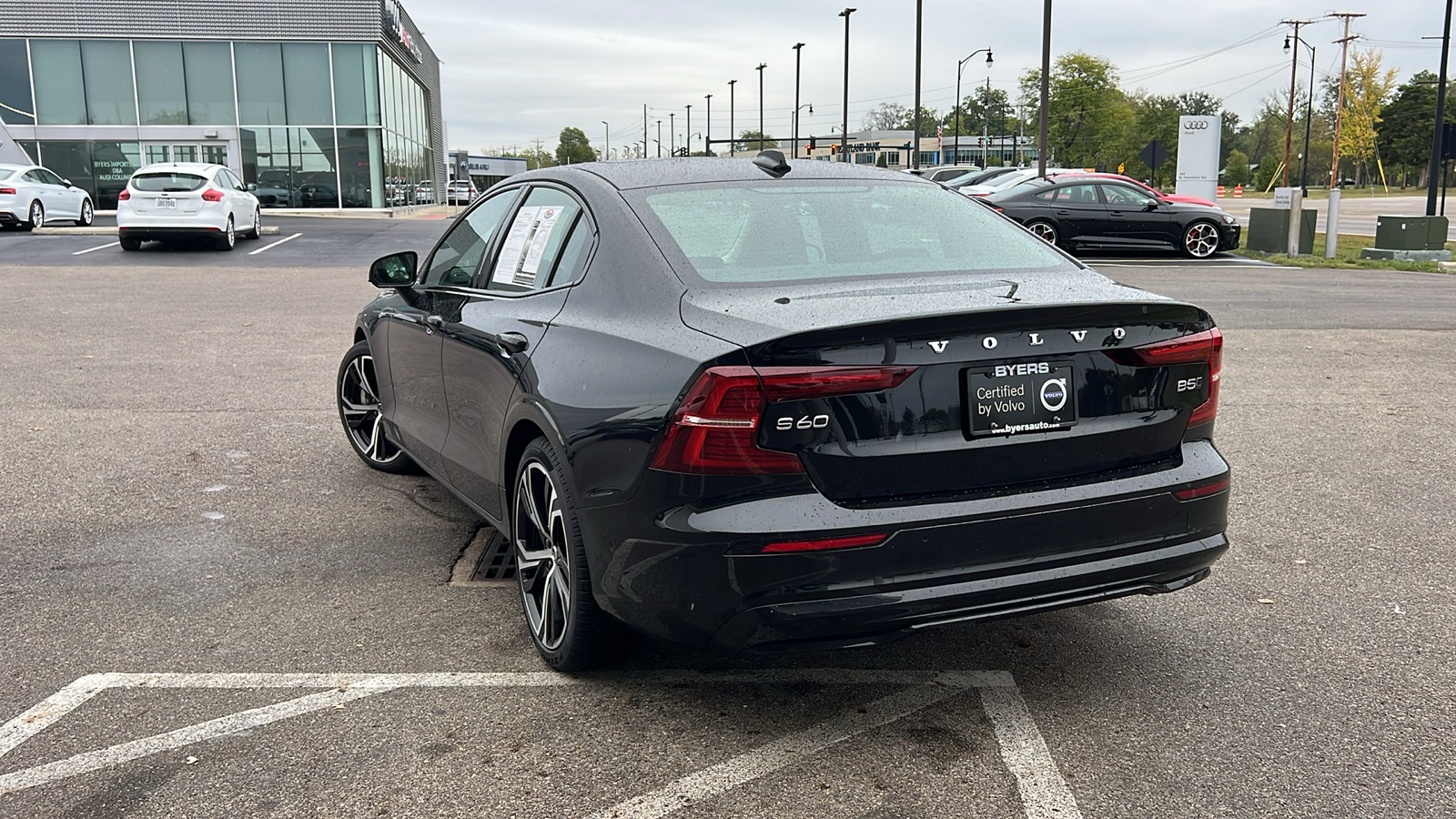 2024 Volvo S60 B5 Plus Dark Theme 4