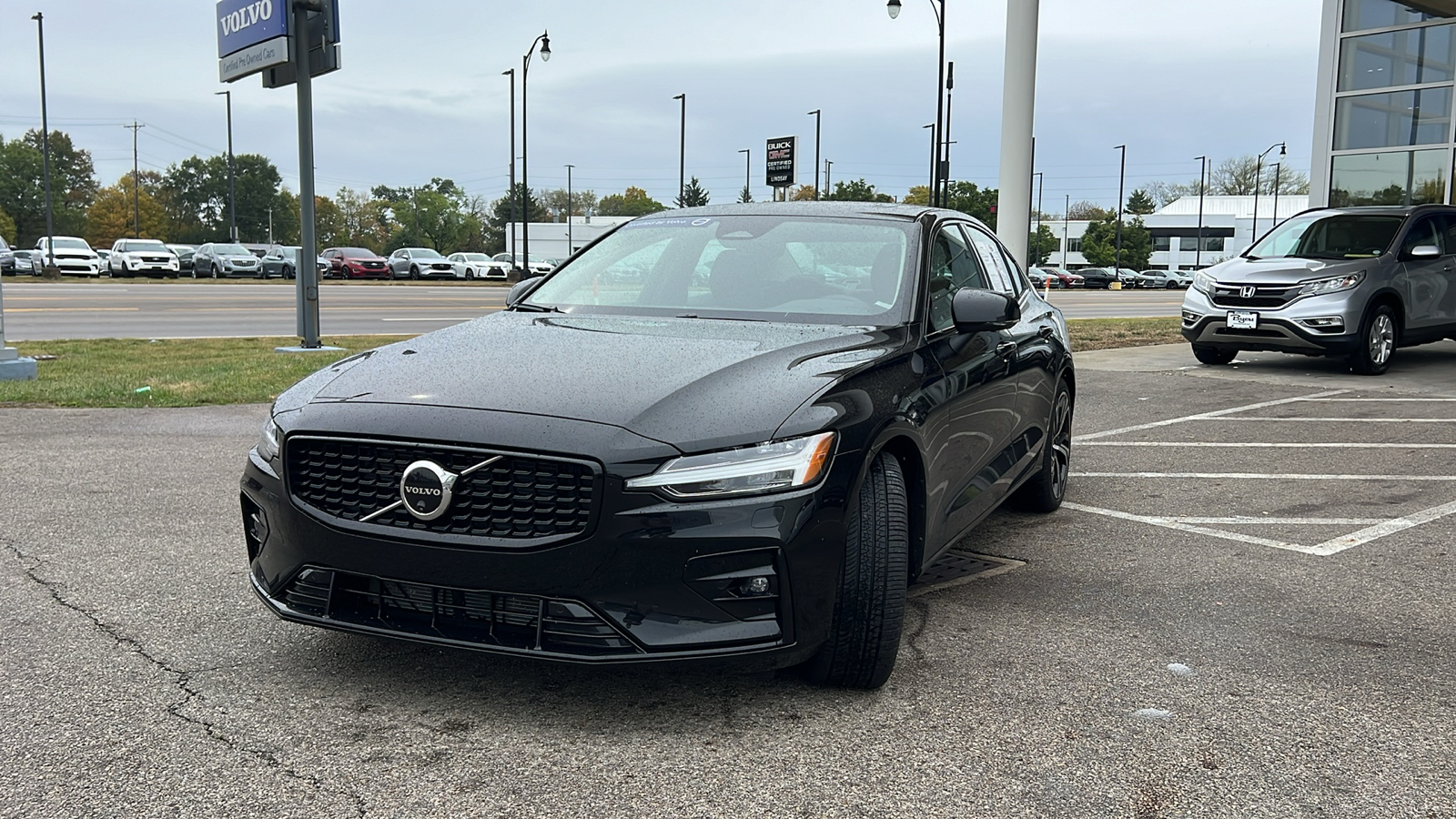 2024 Volvo S60 B5 Plus Dark Theme 6