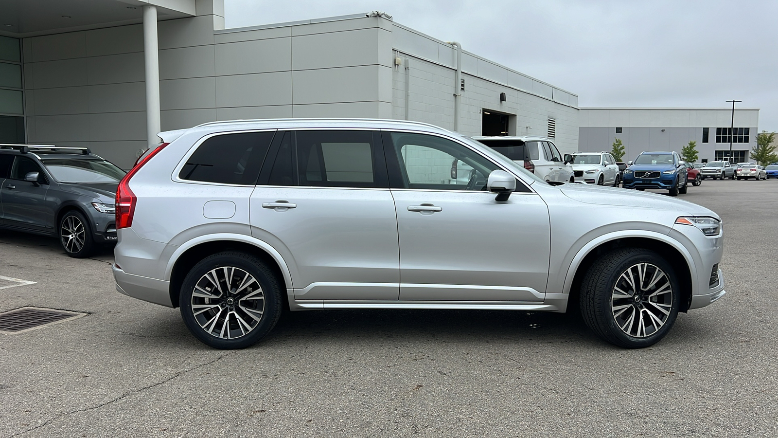 2022 Volvo XC90 T6 Momentum 2