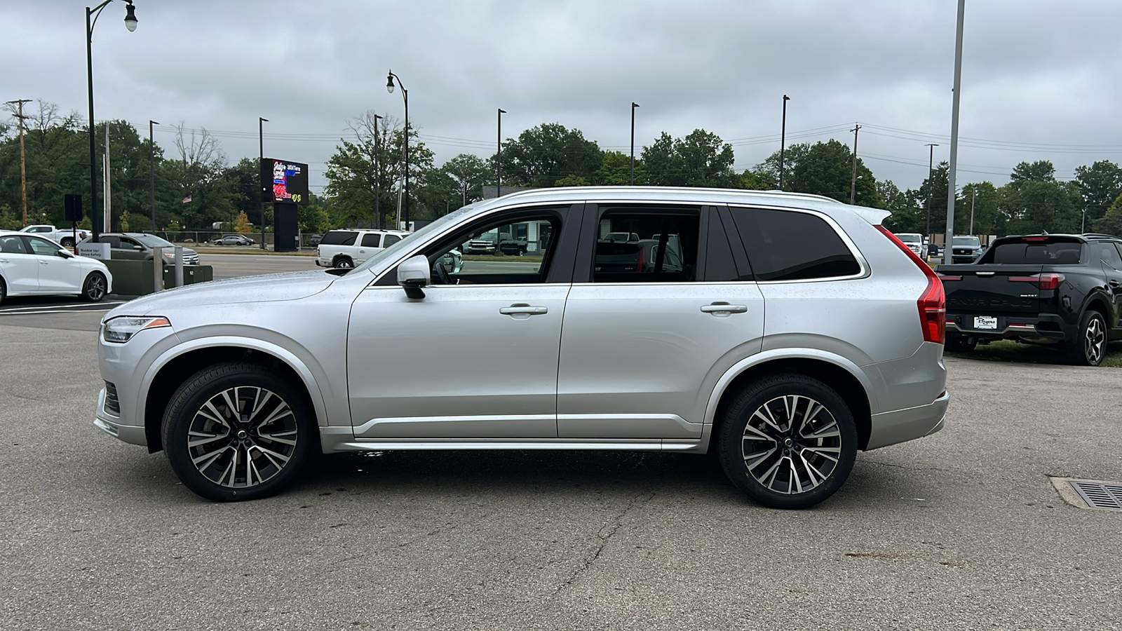 2022 Volvo XC90 T6 Momentum 5