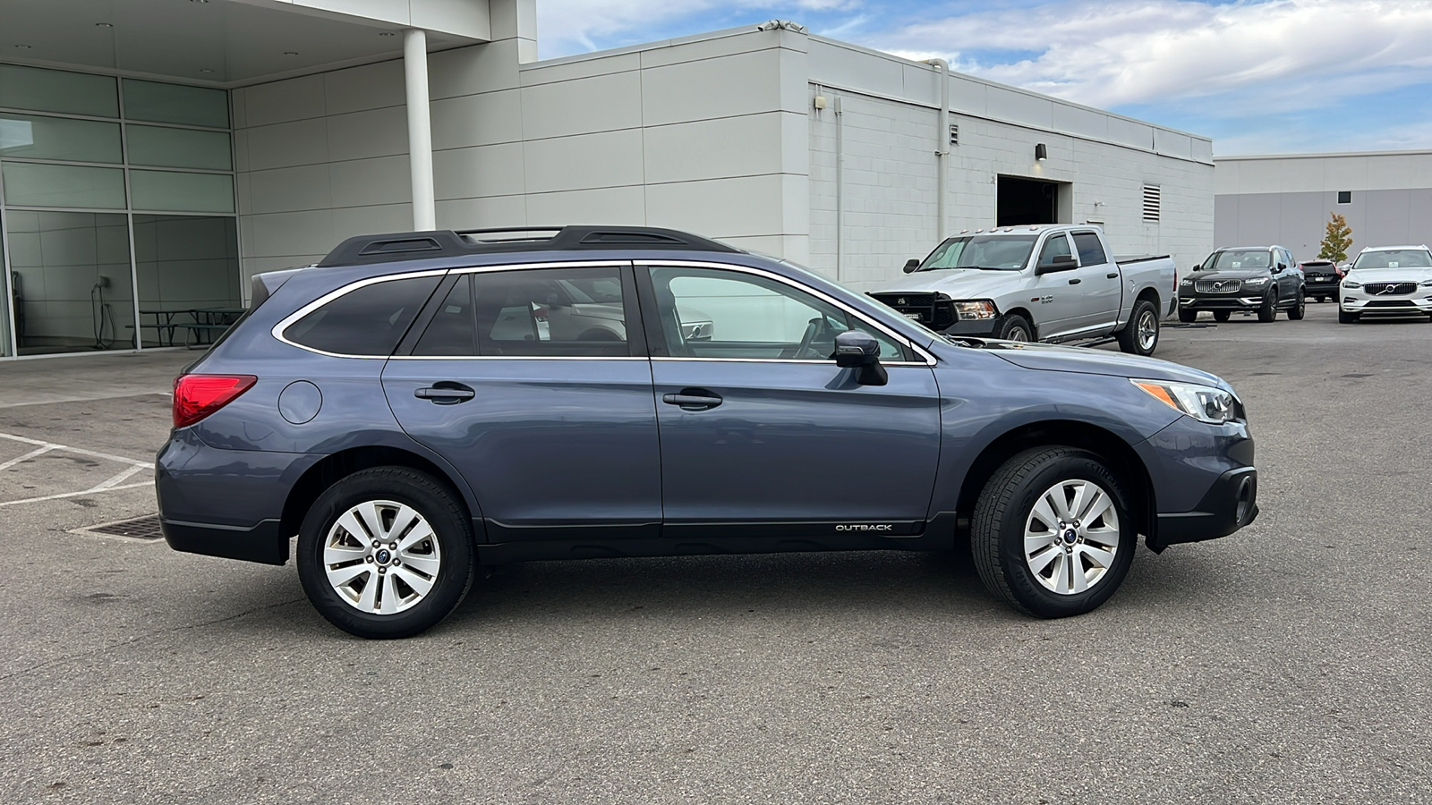 2017 Subaru Outback 2.5i Premium 2