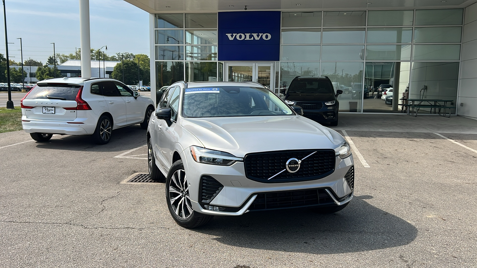 2024 Volvo XC60 B5 Plus Dark Theme 1