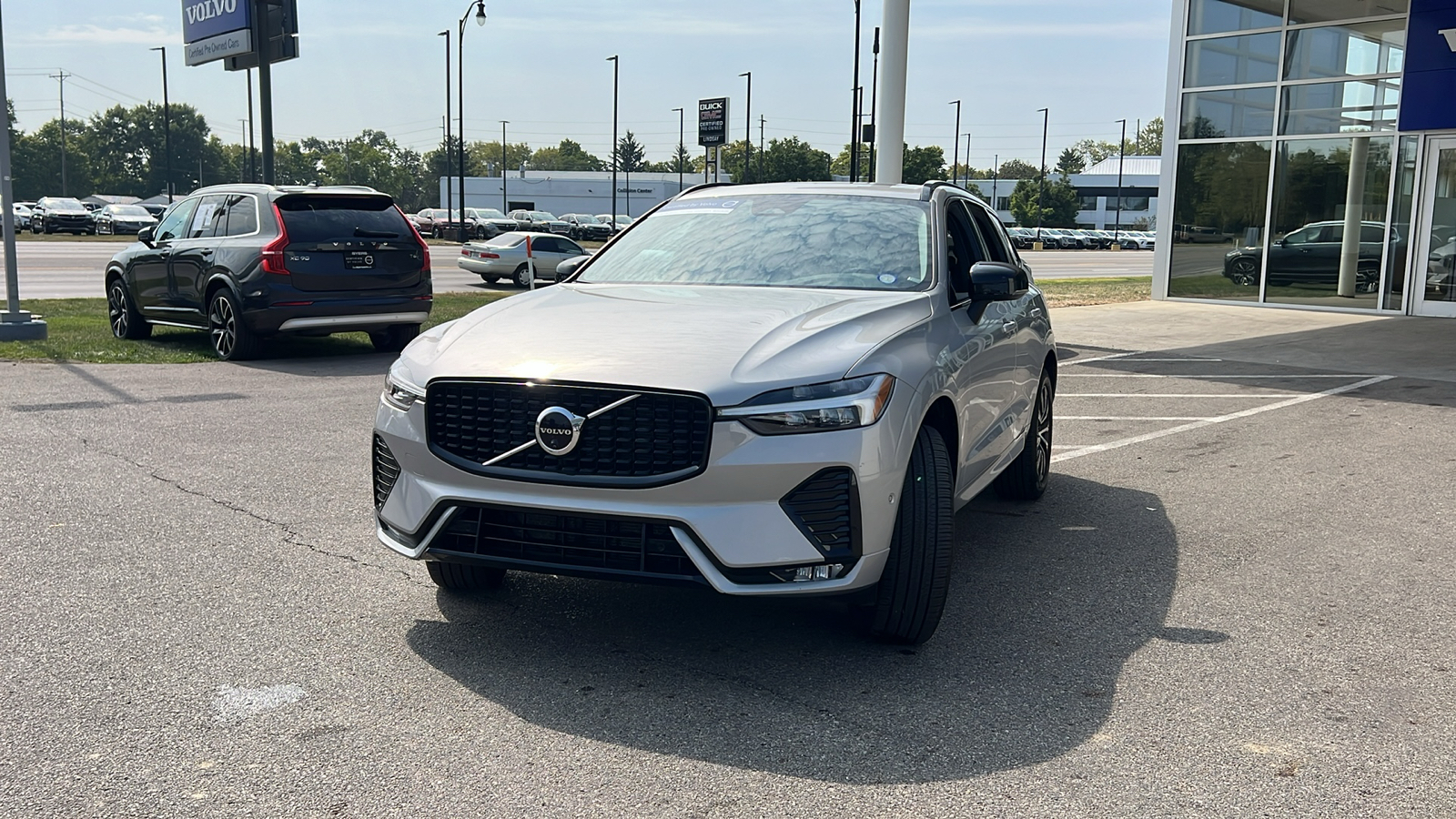 2024 Volvo XC60 B5 Plus Dark Theme 6