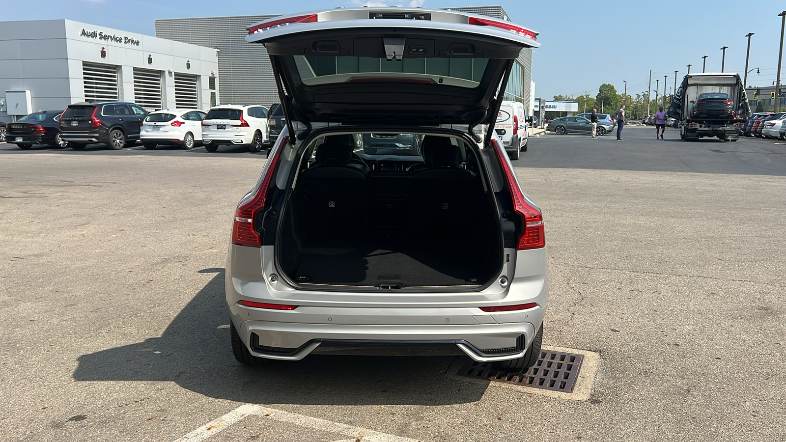 2024 Volvo XC60 B5 Plus Dark Theme 33