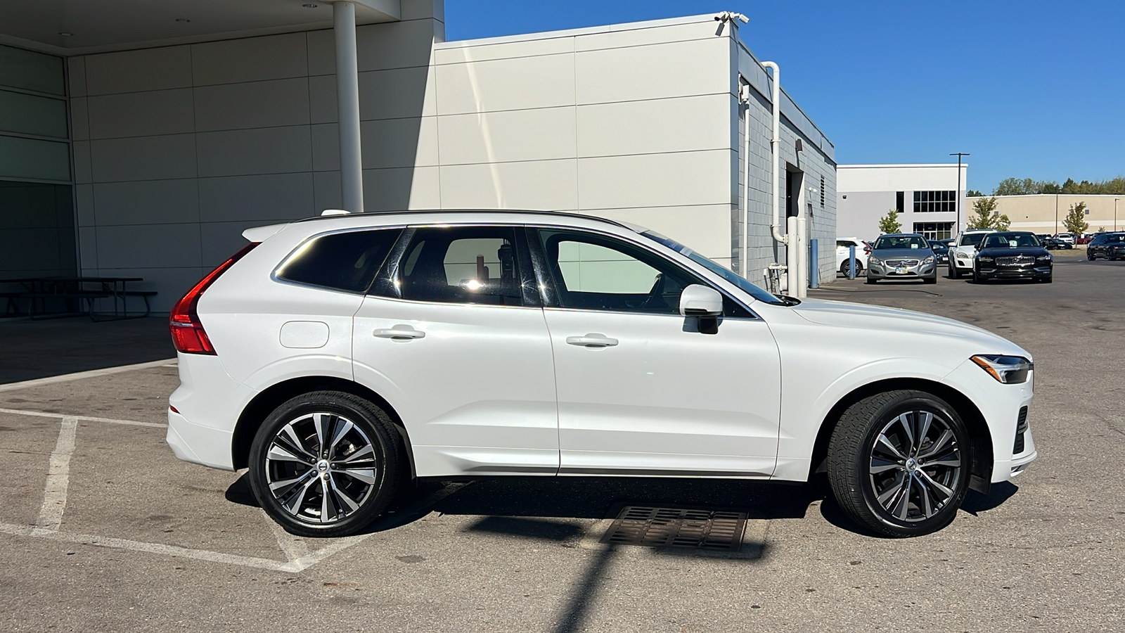 2022 Volvo XC60 B5 Momentum 2