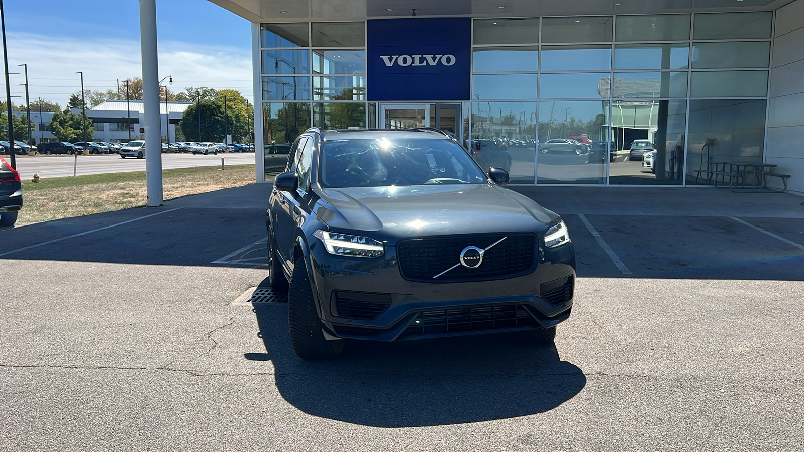 2022 Volvo XC90 Recharge Plug-In Hybrid T8 R-Design Extended Range 7P 1