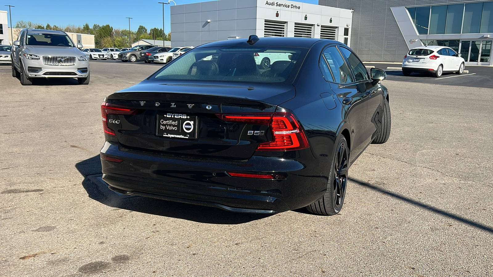 2024 Volvo S60 B5 Plus Dark Theme 3