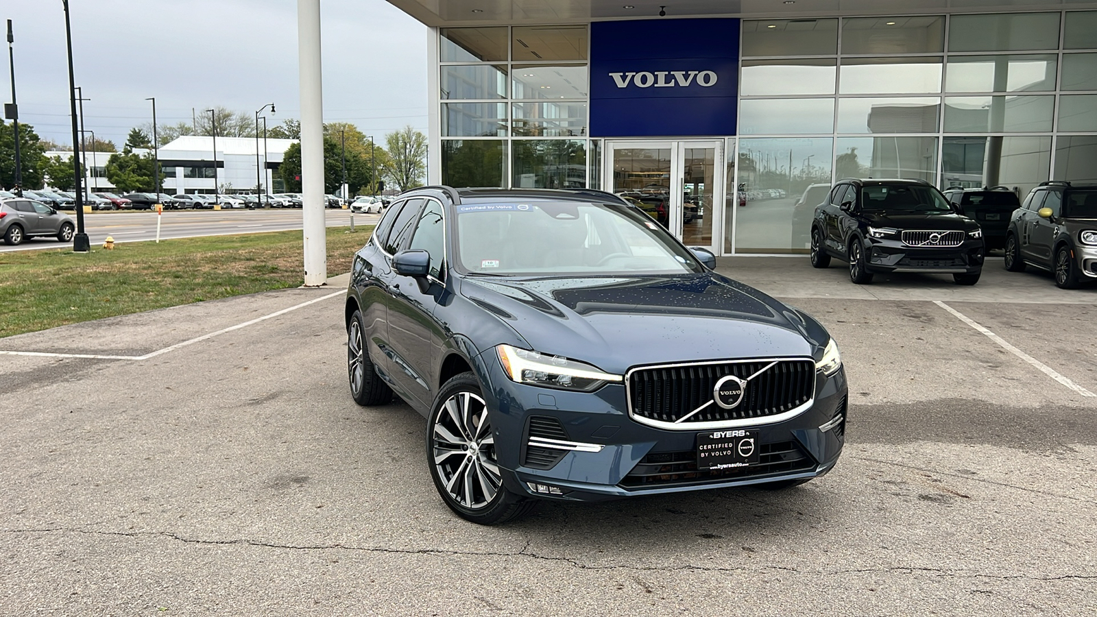 2022 Volvo XC60 B5 Momentum 1