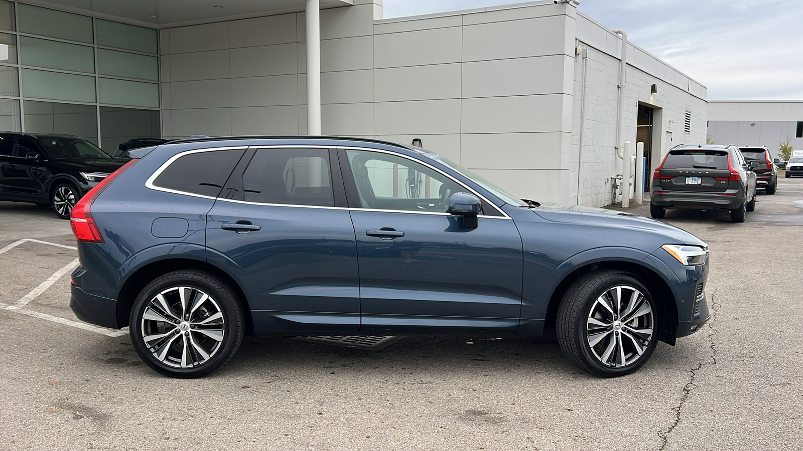 2022 Volvo XC60 B5 Momentum 2