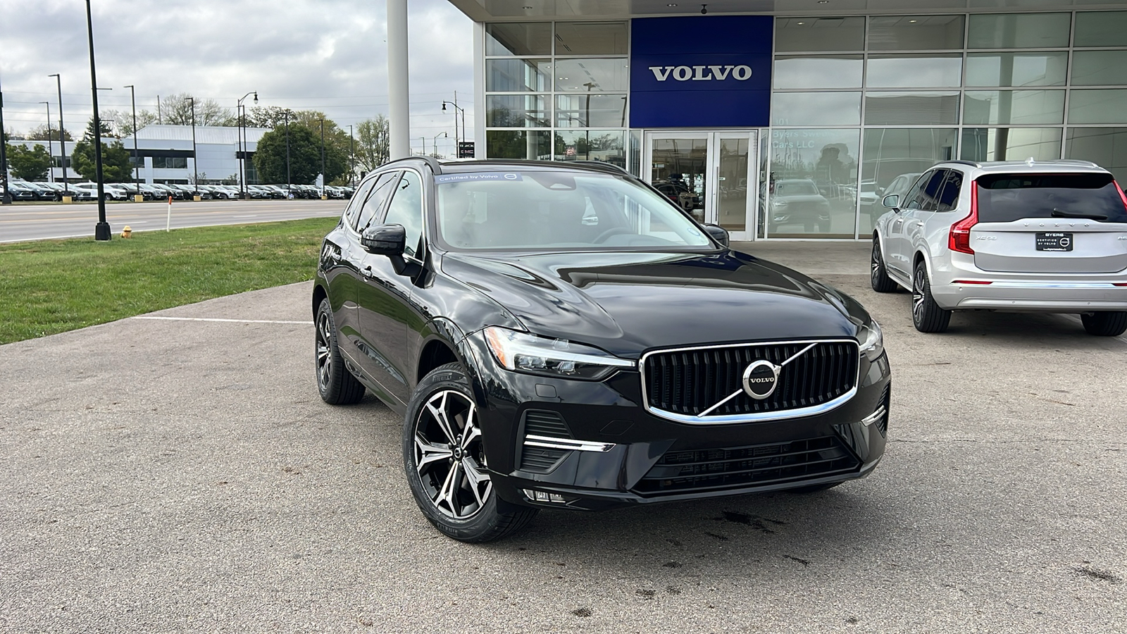 2022 Volvo XC60 B5 Momentum 1