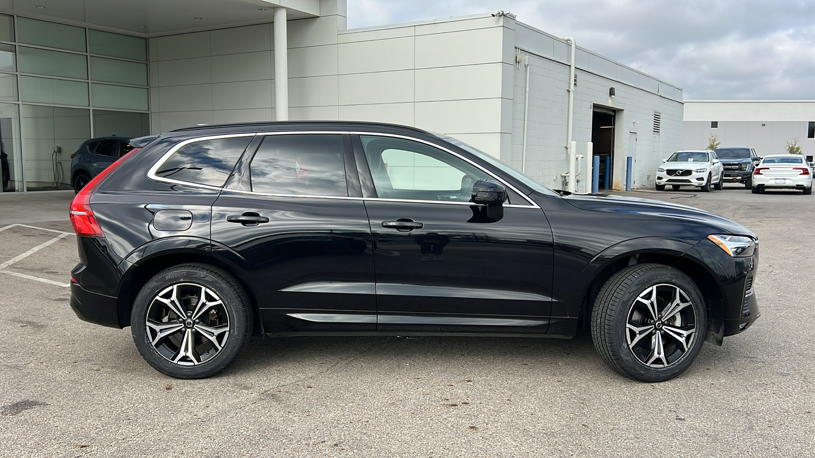 2022 Volvo XC60 B5 Momentum 2