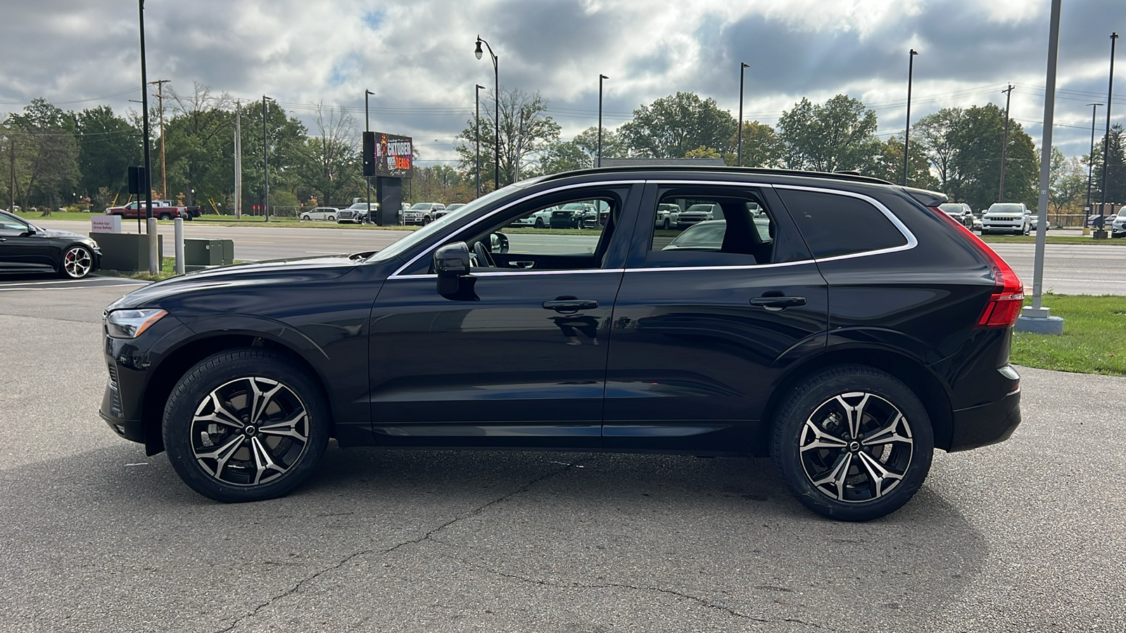 2022 Volvo XC60 B5 Momentum 5