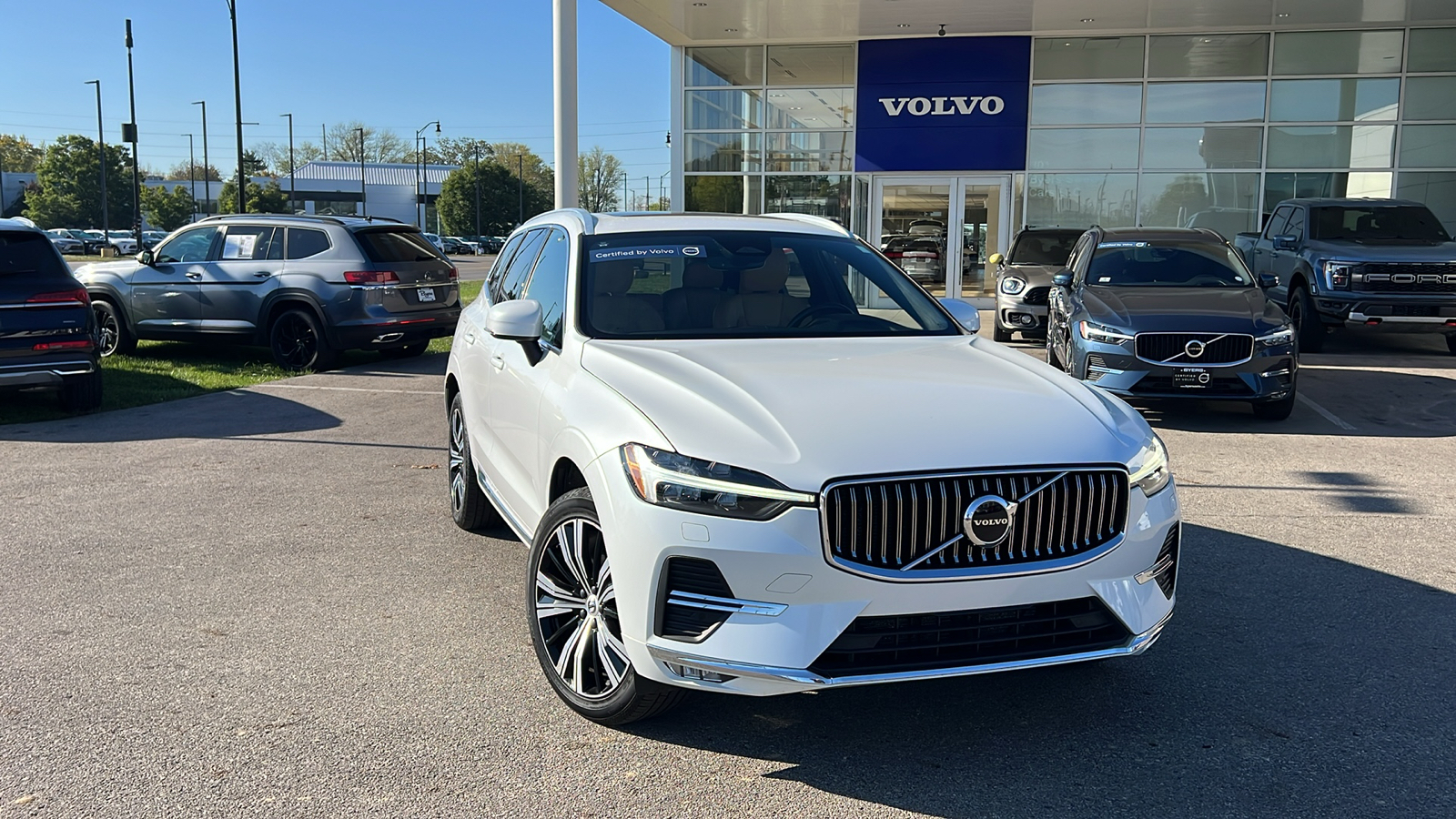 2022 Volvo XC60 B5 Inscription 1