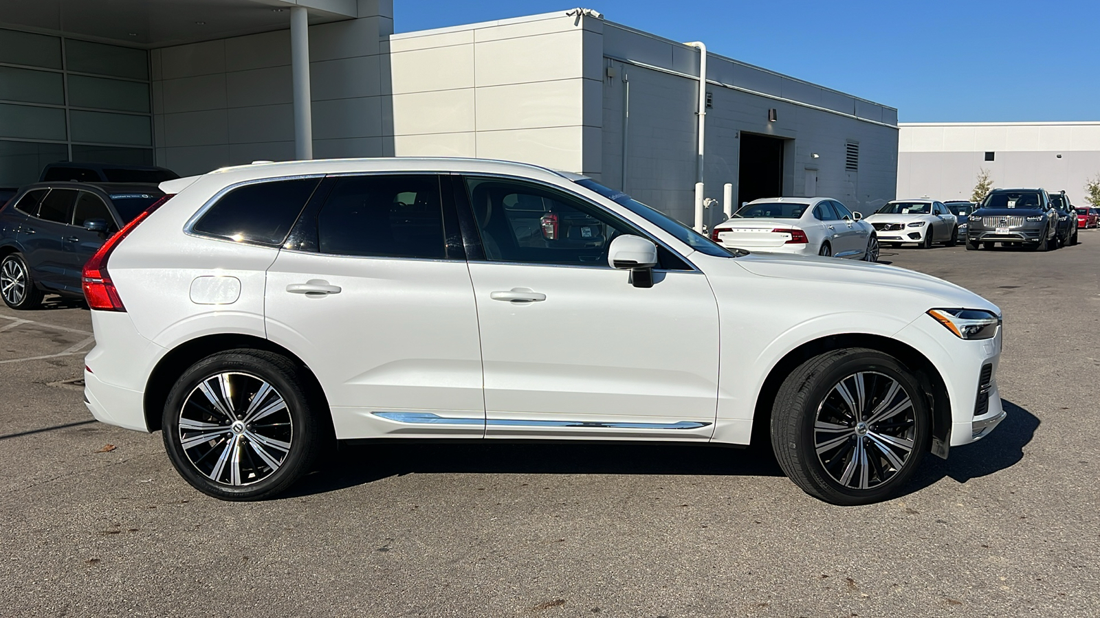 2022 Volvo XC60 B5 Inscription 2