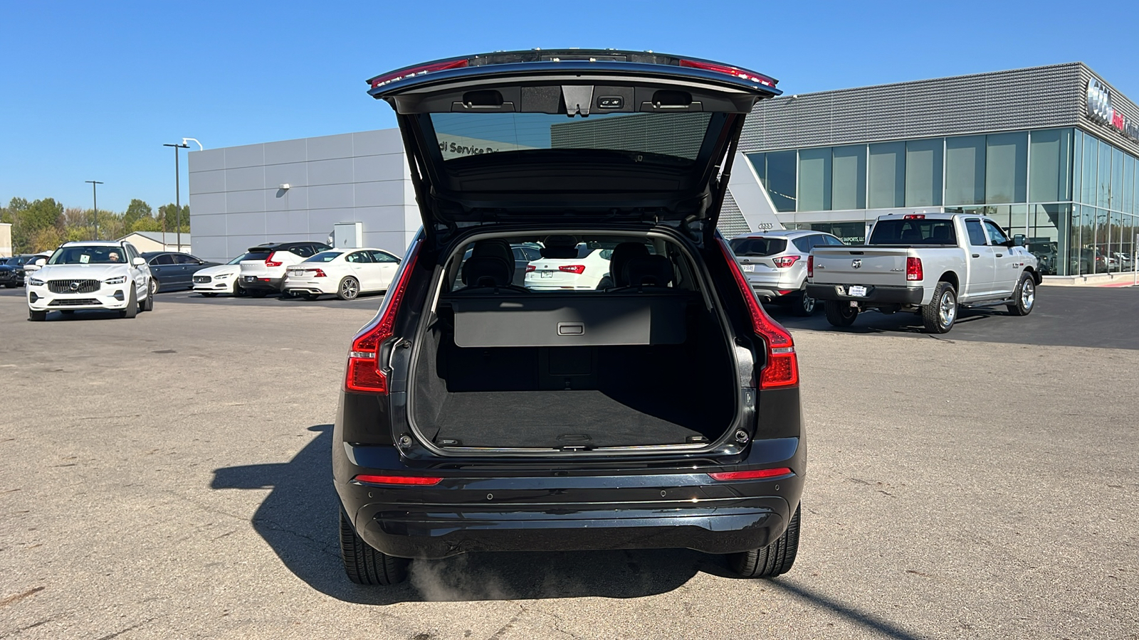 2023 Volvo XC60 B5 Core 31