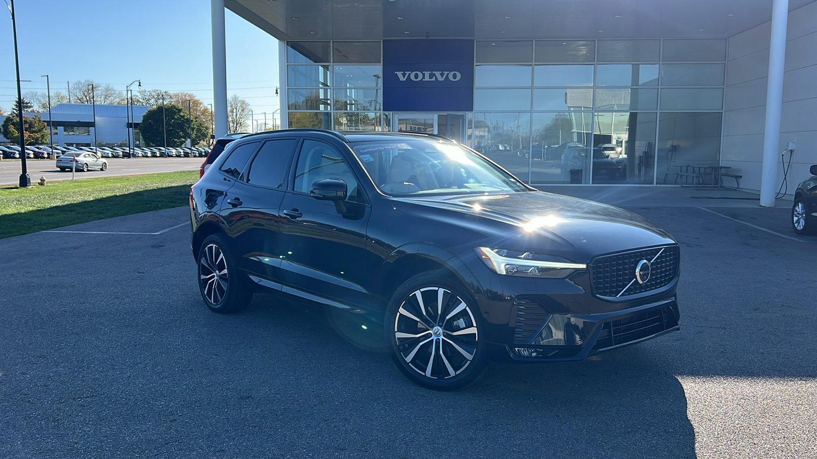 2023 Volvo XC60 B5 Plus Dark Theme 1