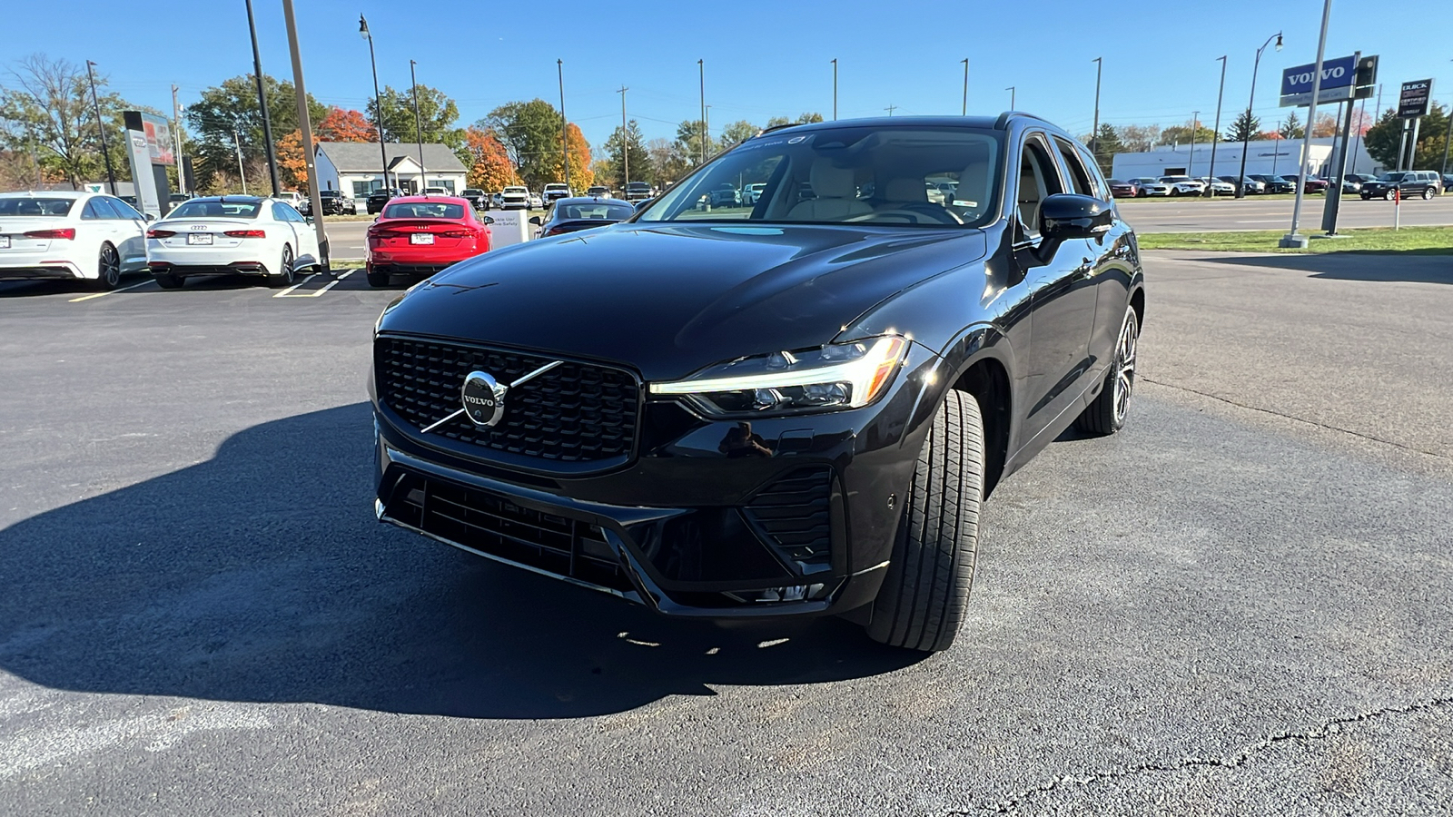 2023 Volvo XC60 B5 Plus Dark Theme 6