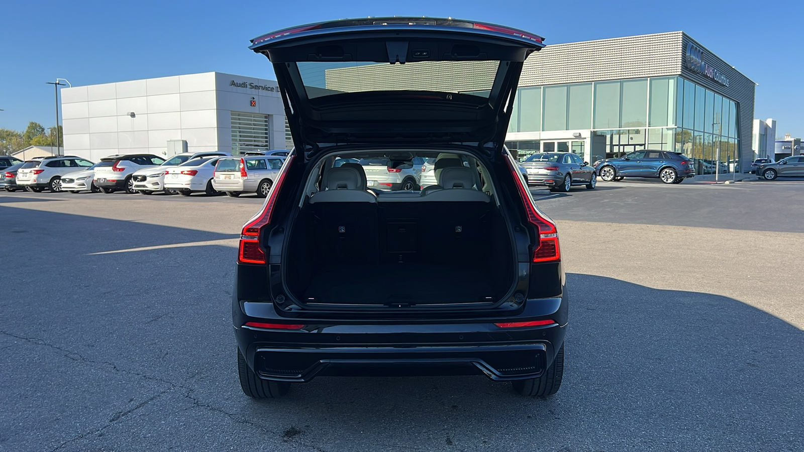 2023 Volvo XC60 B5 Plus Dark Theme 31