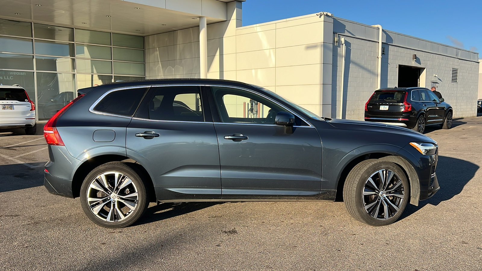 2022 Volvo XC60 B5 Momentum 2