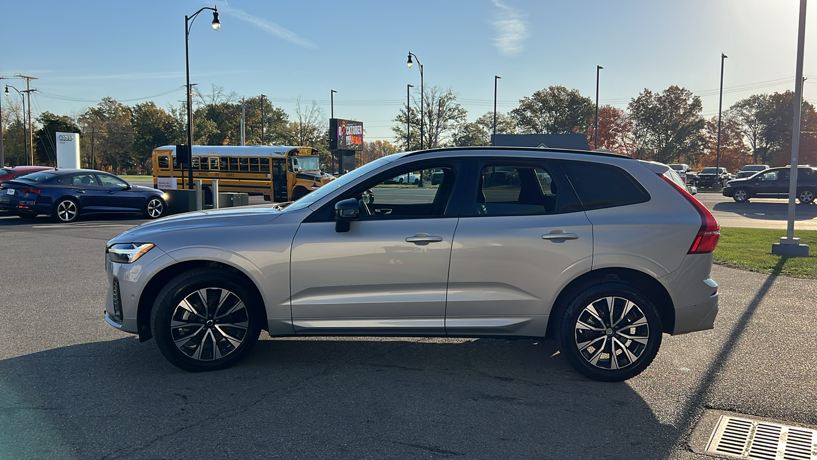 2024 Volvo XC60 B5 Plus Dark Theme 5