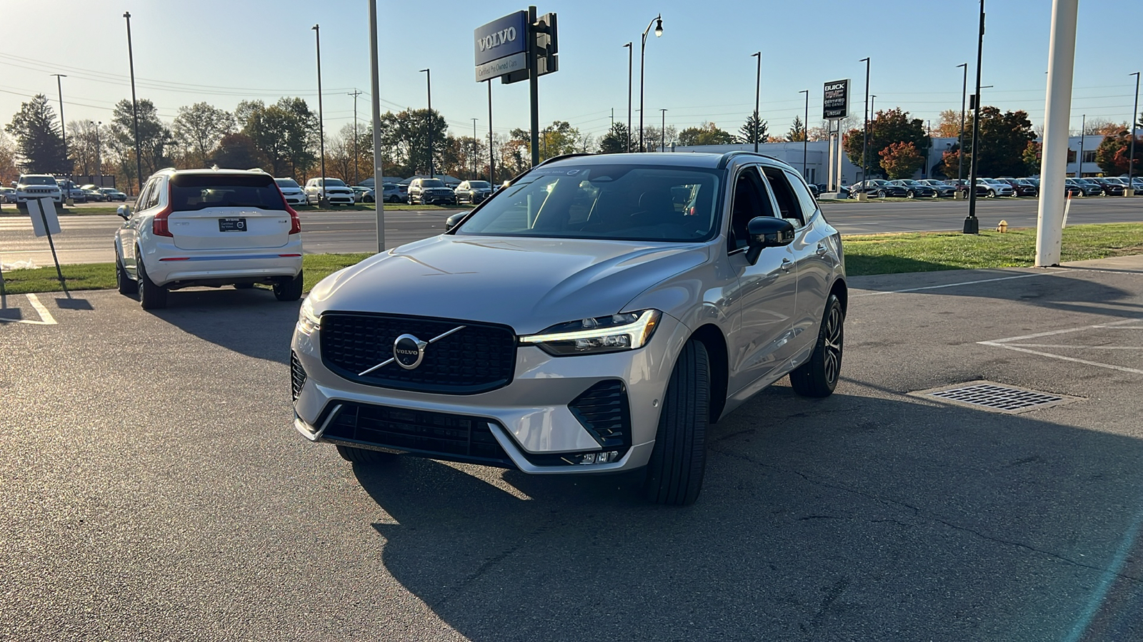 2024 Volvo XC60 B5 Plus Dark Theme 6