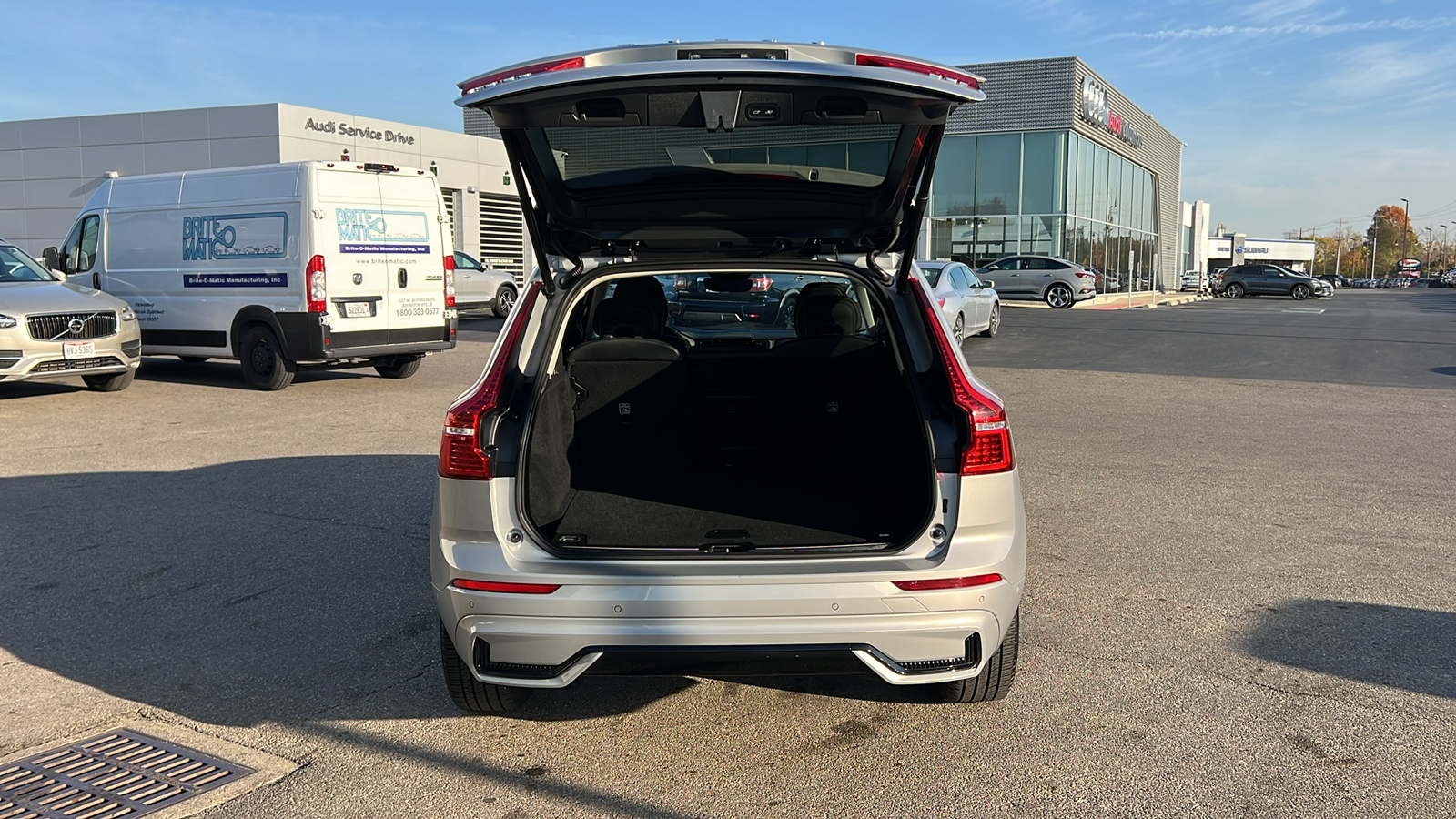 2024 Volvo XC60 B5 Plus Dark Theme 30