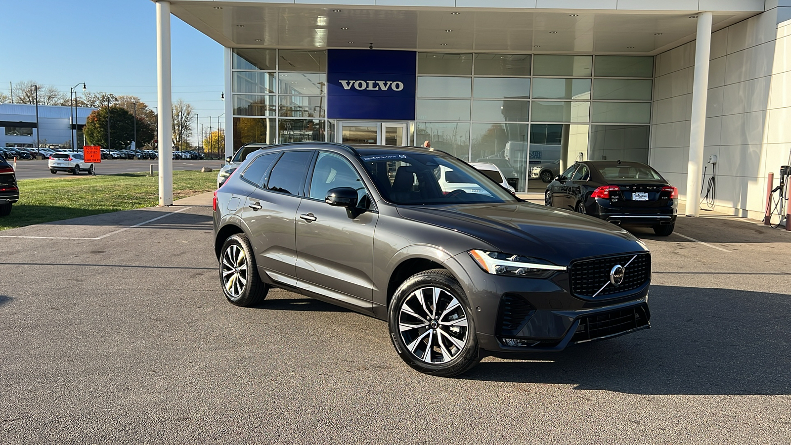 2024 Volvo XC60 B5 Plus Dark Theme 1