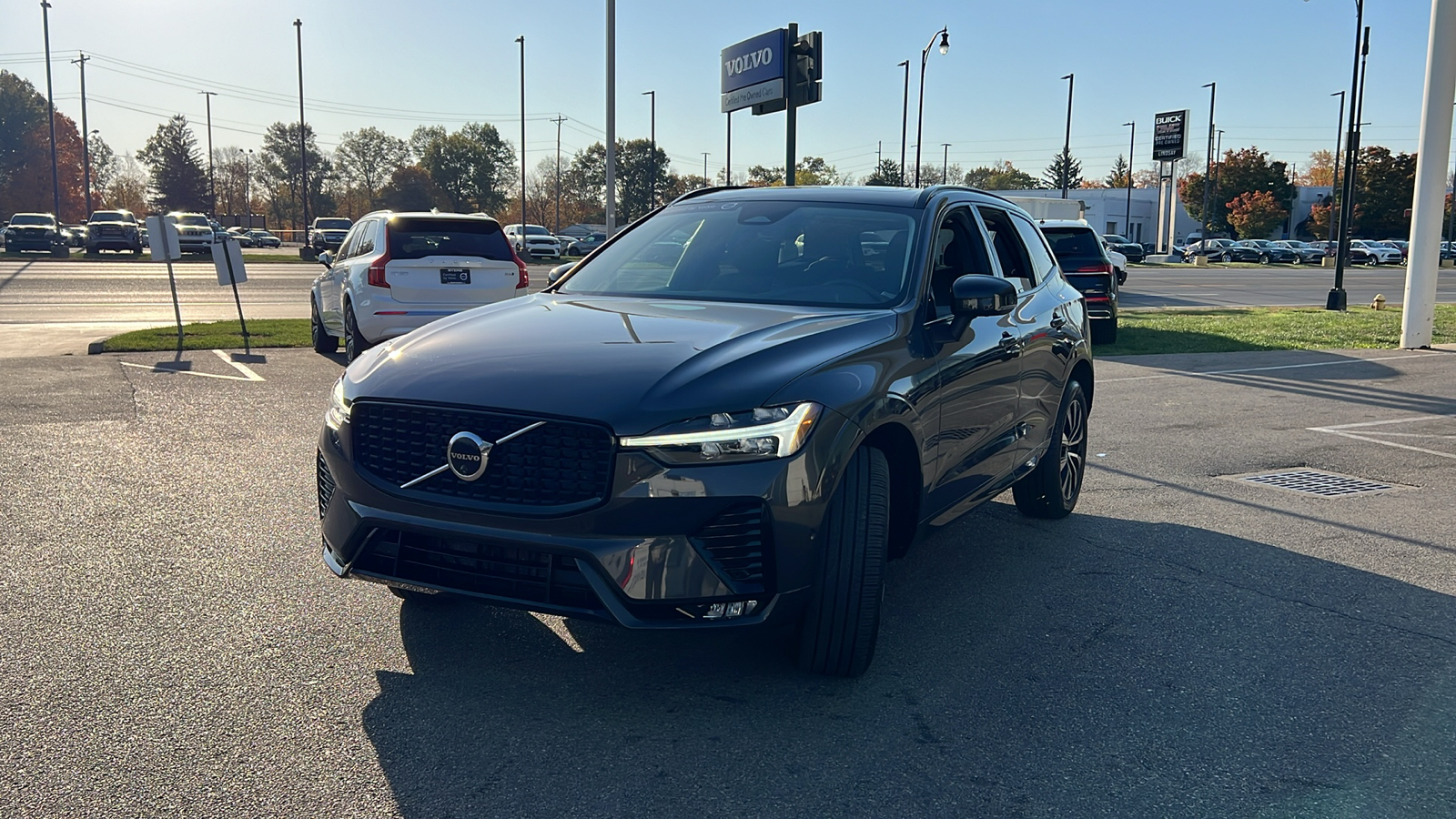 2024 Volvo XC60 B5 Plus Dark Theme 6