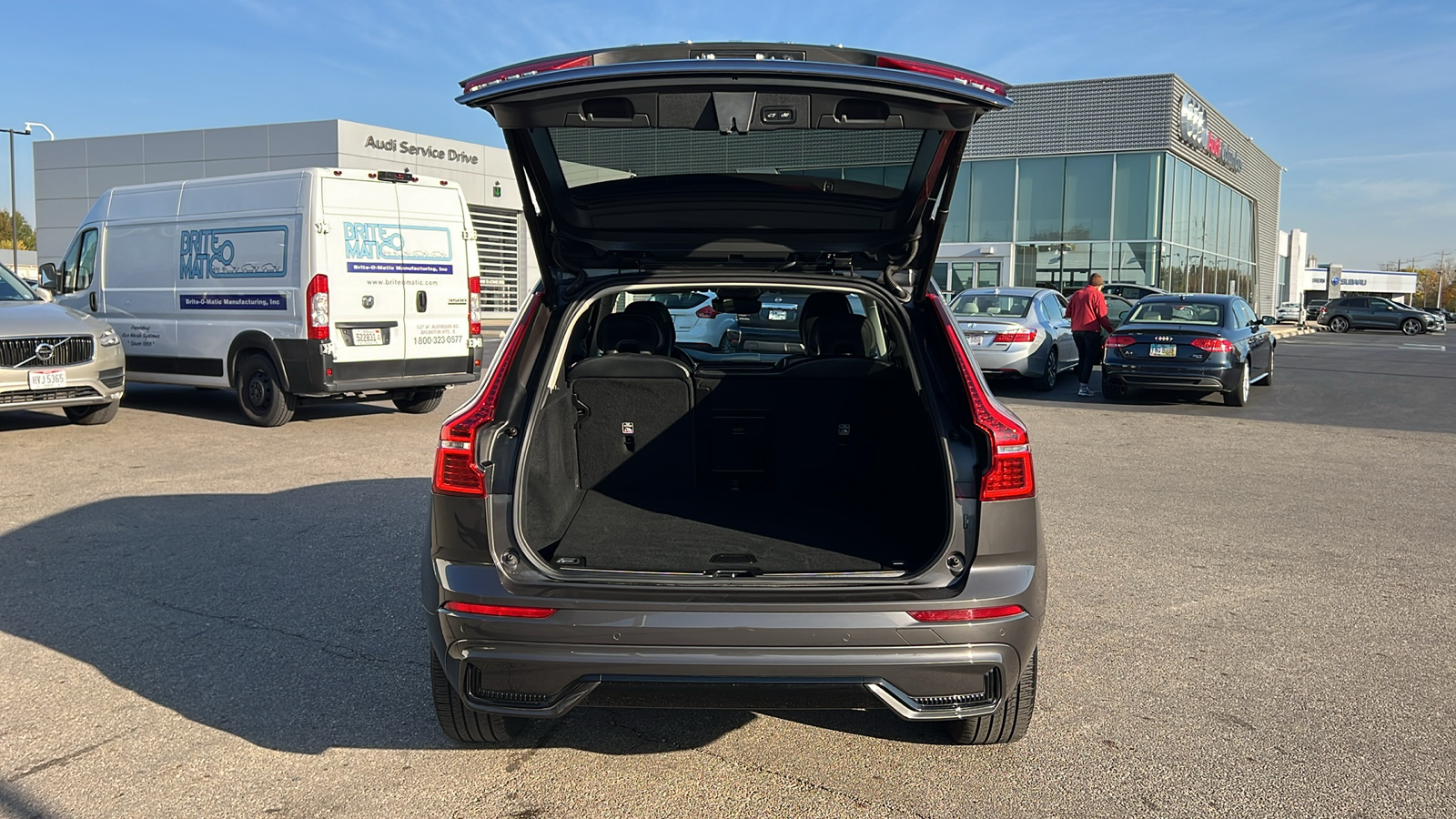 2024 Volvo XC60 B5 Plus Dark Theme 30