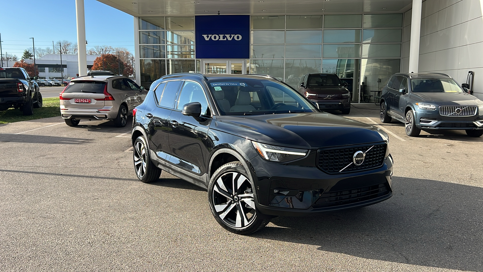 2024 Volvo XC40 B5 Plus Dark Theme 1