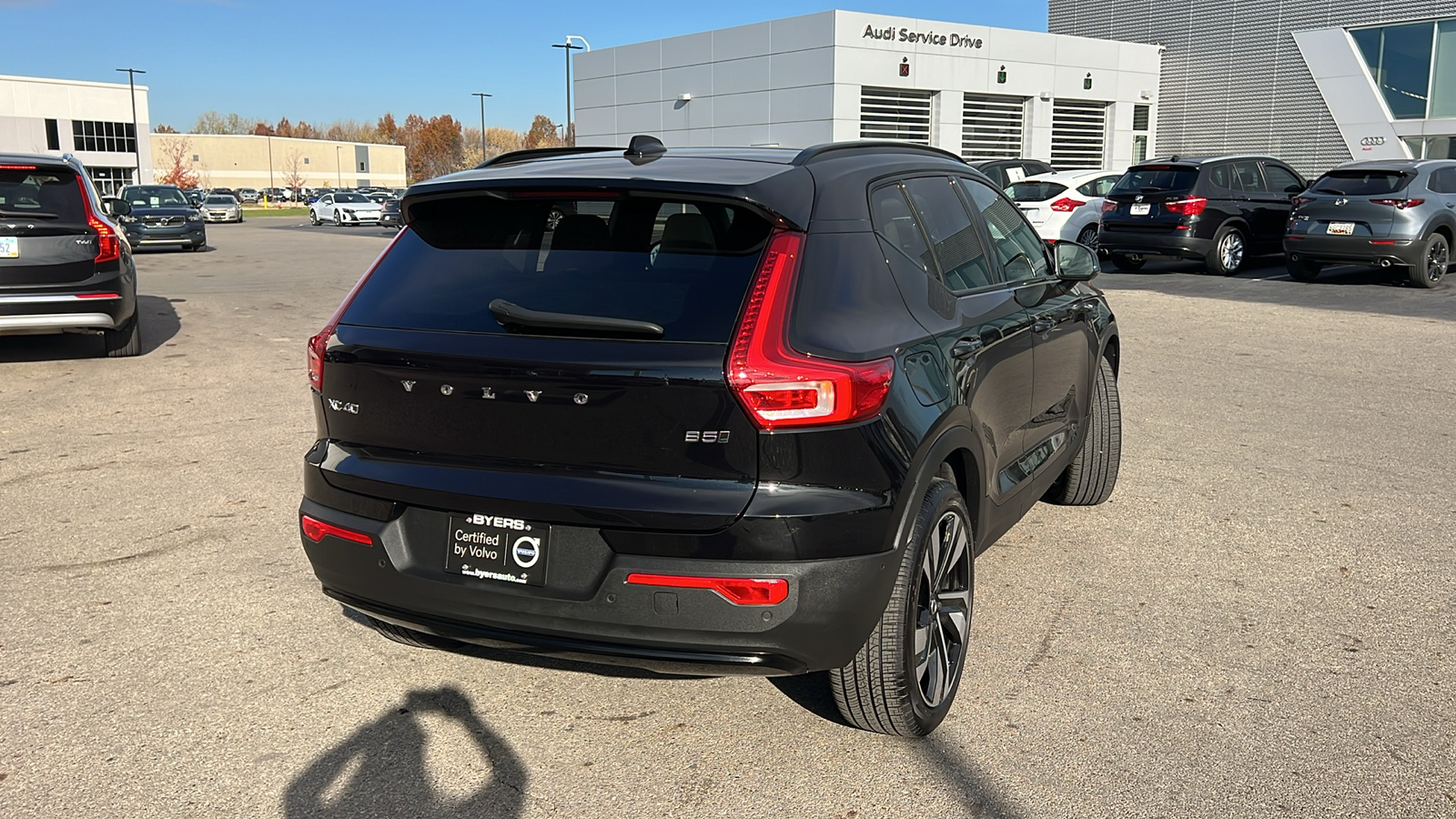 2024 Volvo XC40 B5 Plus Dark Theme 3