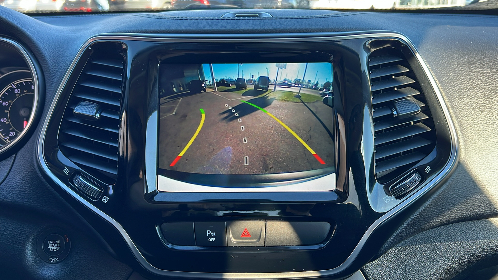 2019 Jeep Cherokee Limited 18