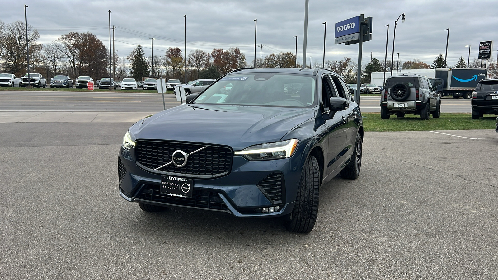 2024 Volvo XC60 B5 Plus Dark Theme 6