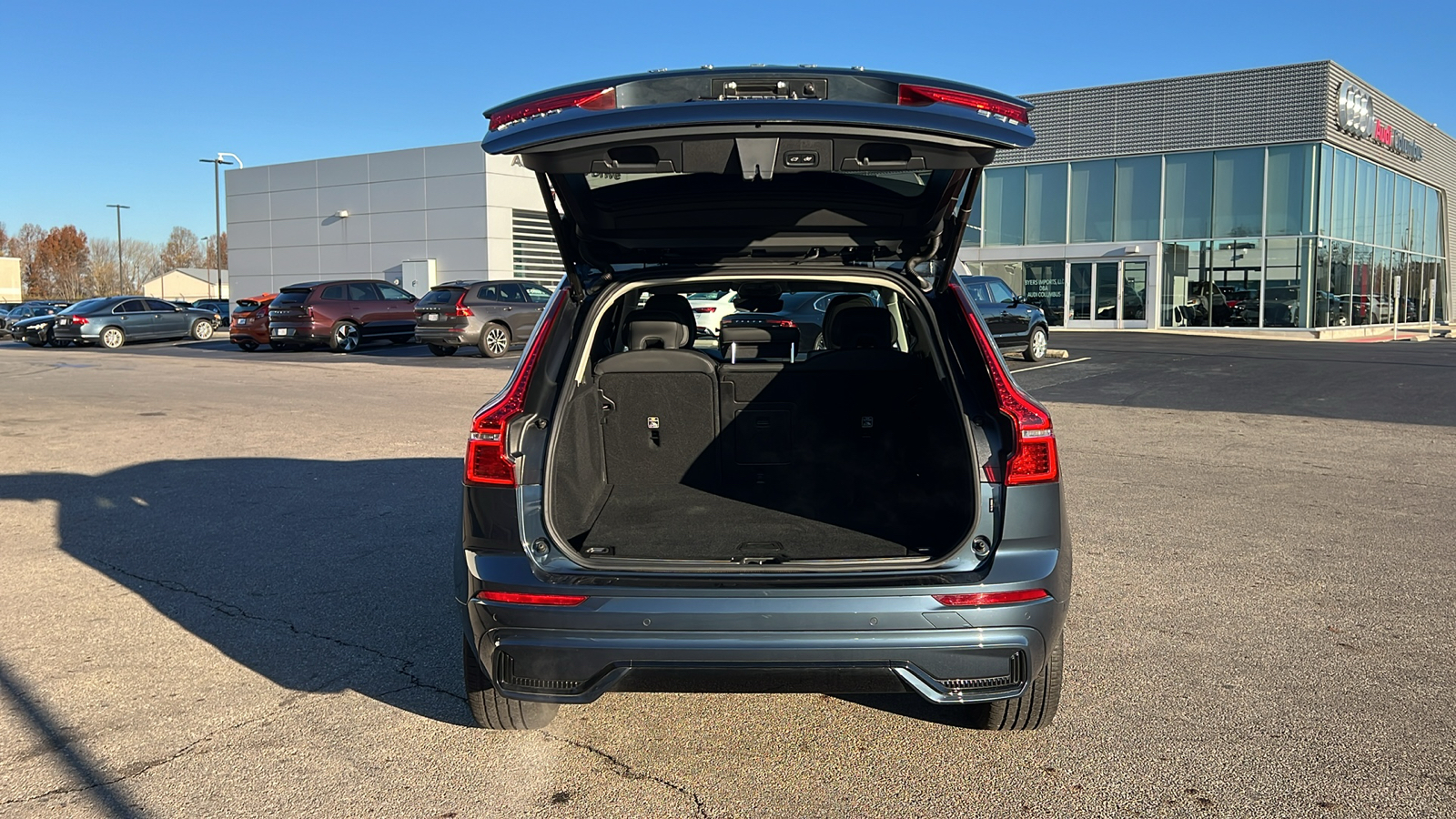 2024 Volvo XC60 B5 Plus Dark Theme 31