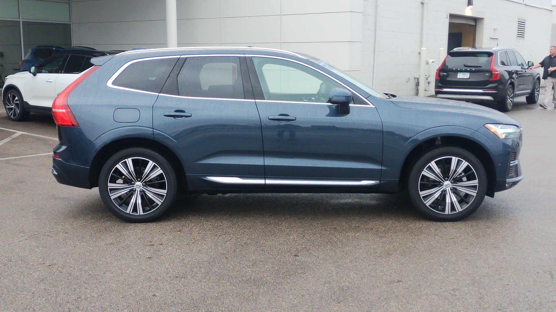 2022 Volvo XC60 B5 Inscription 2