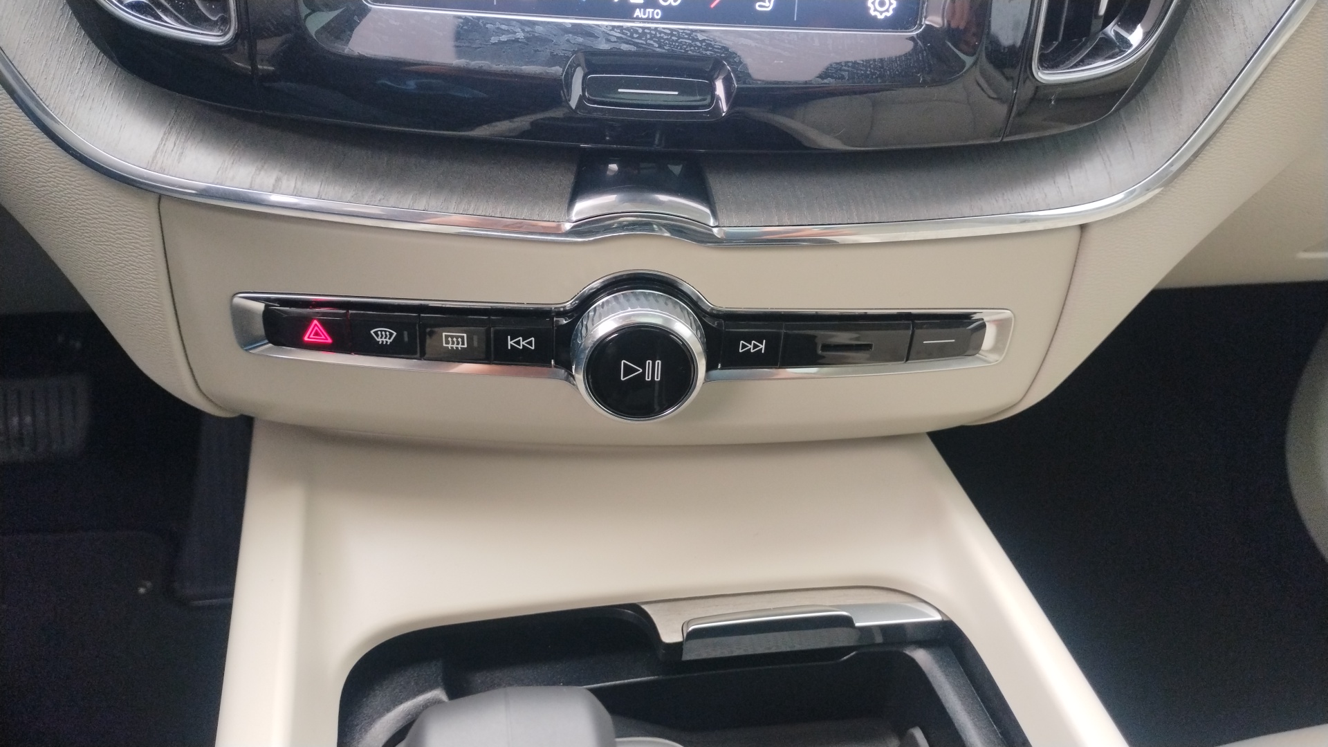 2024 Volvo XC60 Recharge Plug-In Hybrid T8 Plus Dark Theme 21