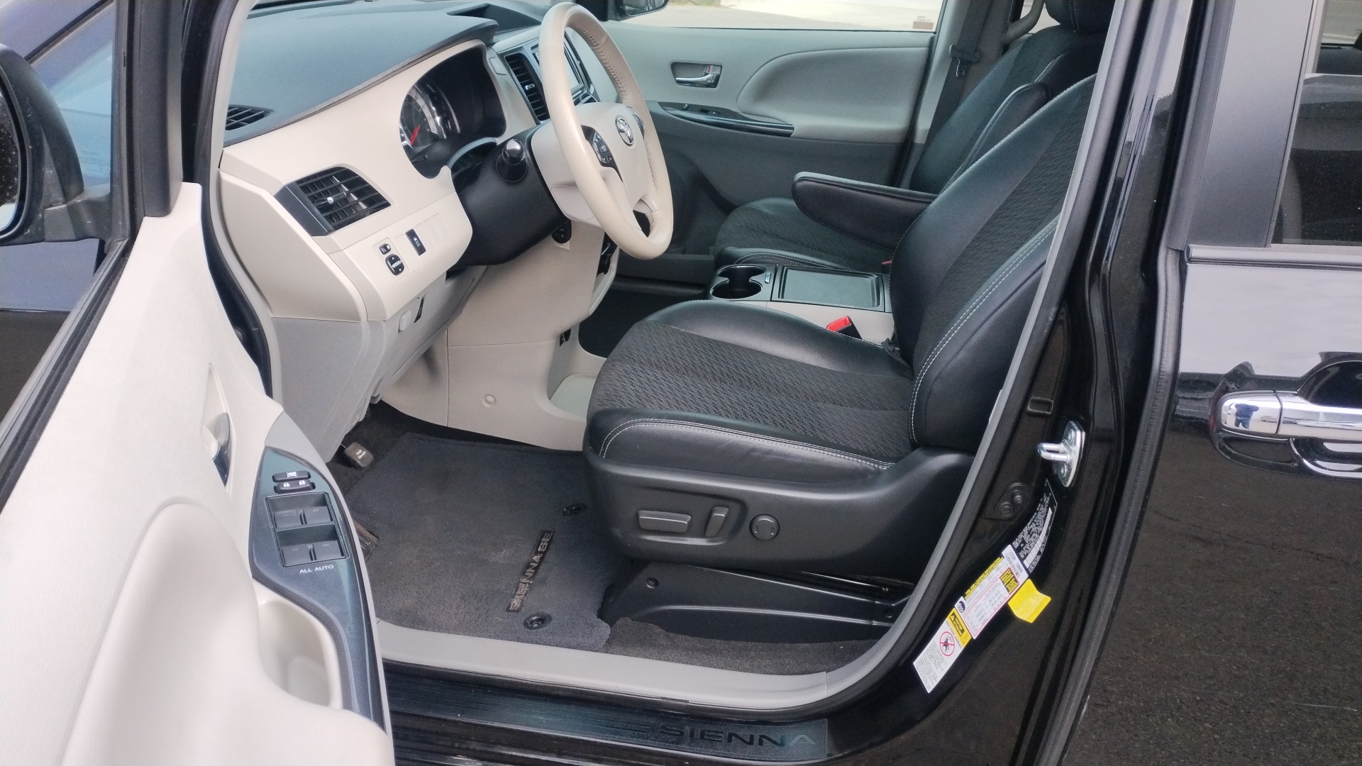 2014 Toyota Sienna SE 6