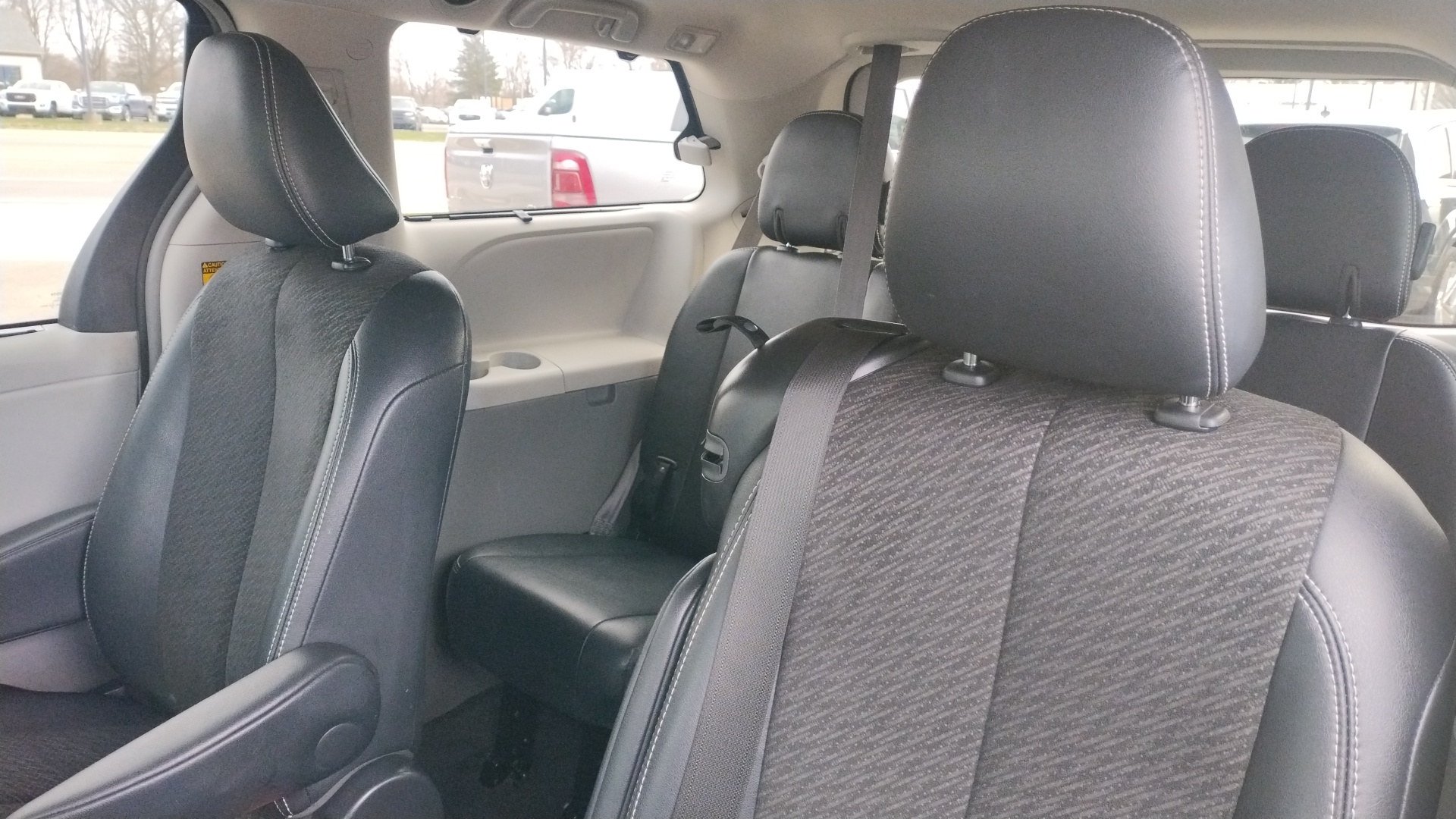 2014 Toyota Sienna SE 28