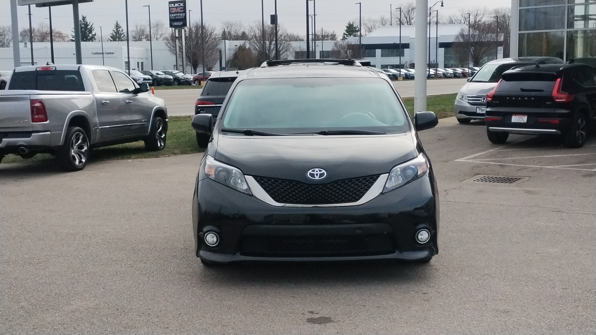 2014 Toyota Sienna SE 34