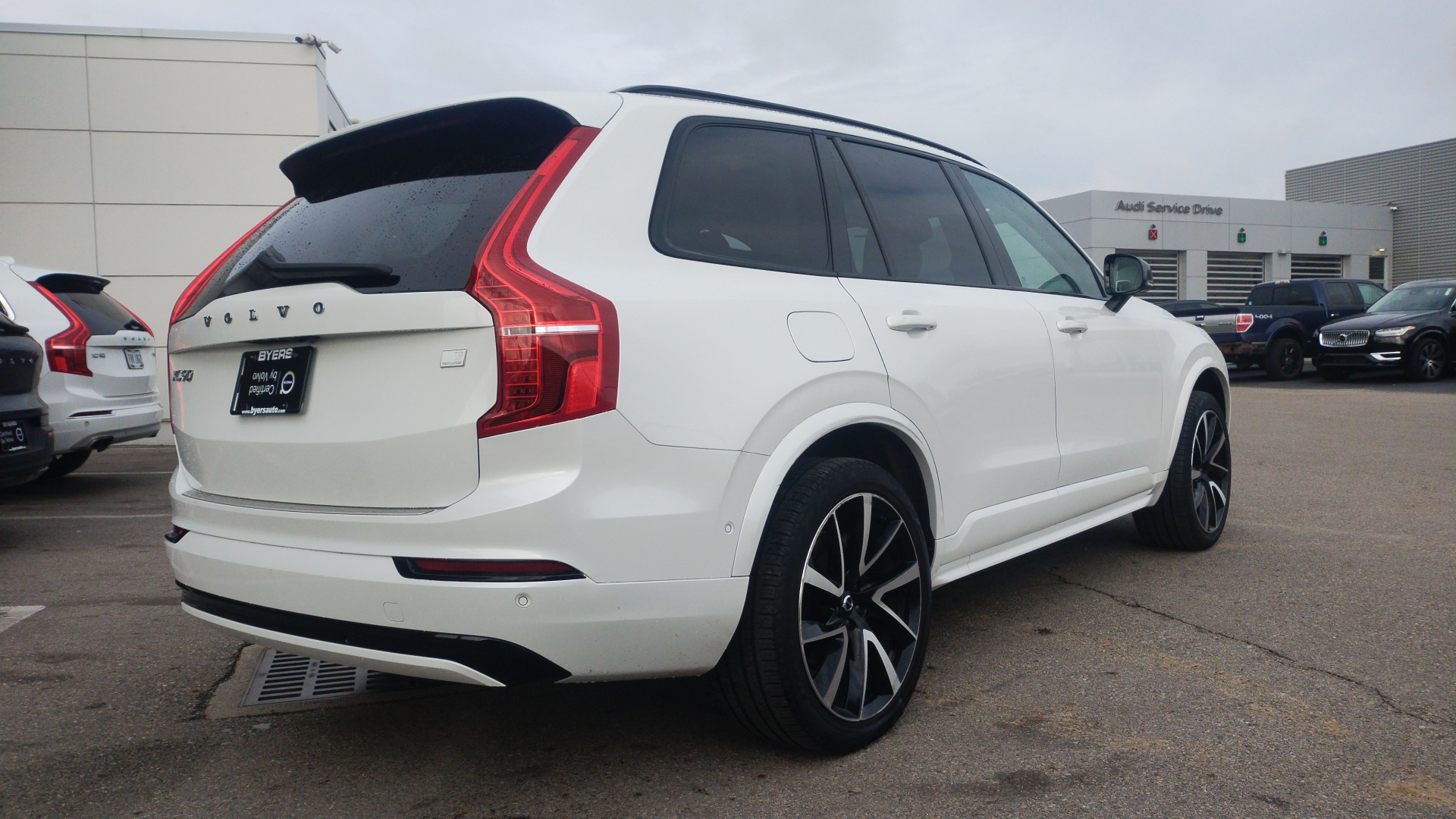 2023 Volvo XC90 Recharge Plug-In Hybrid T8 Plus Dark Theme 7 Passenger 3