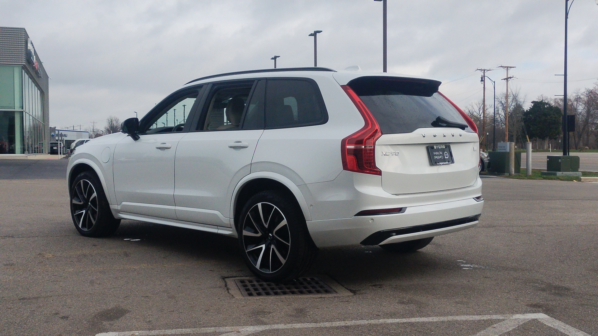 2023 Volvo XC90 Recharge Plug-In Hybrid T8 Plus Dark Theme 7 Passenger 4