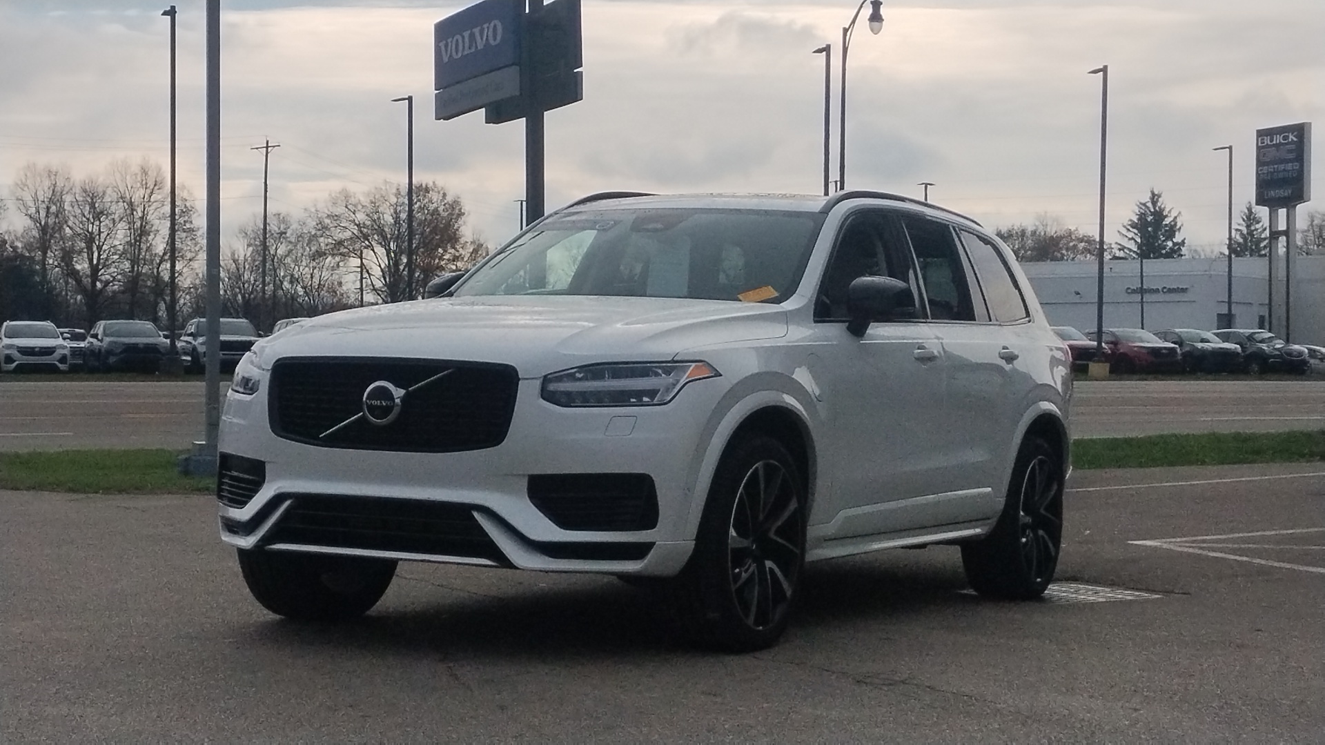 2023 Volvo XC90 Recharge Plug-In Hybrid T8 Plus Dark Theme 7 Passenger 5