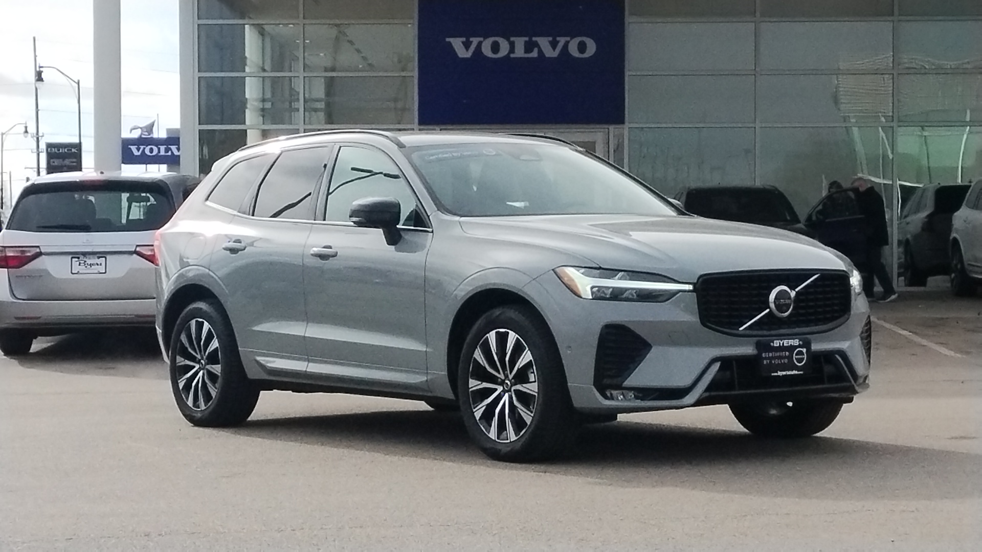 2024 Volvo XC60 B5 Plus Dark Theme 1