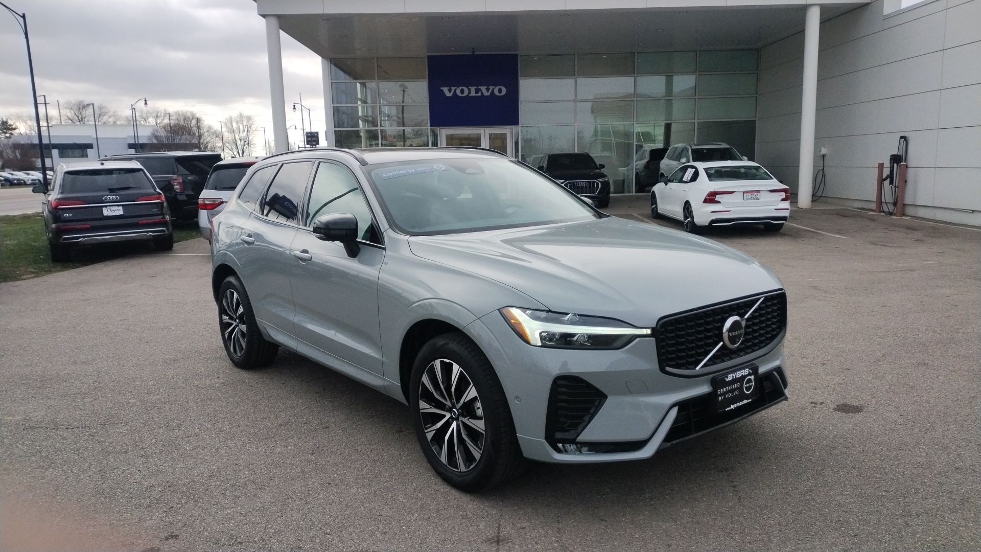 2024 Volvo XC60 B5 Plus Dark Theme 36