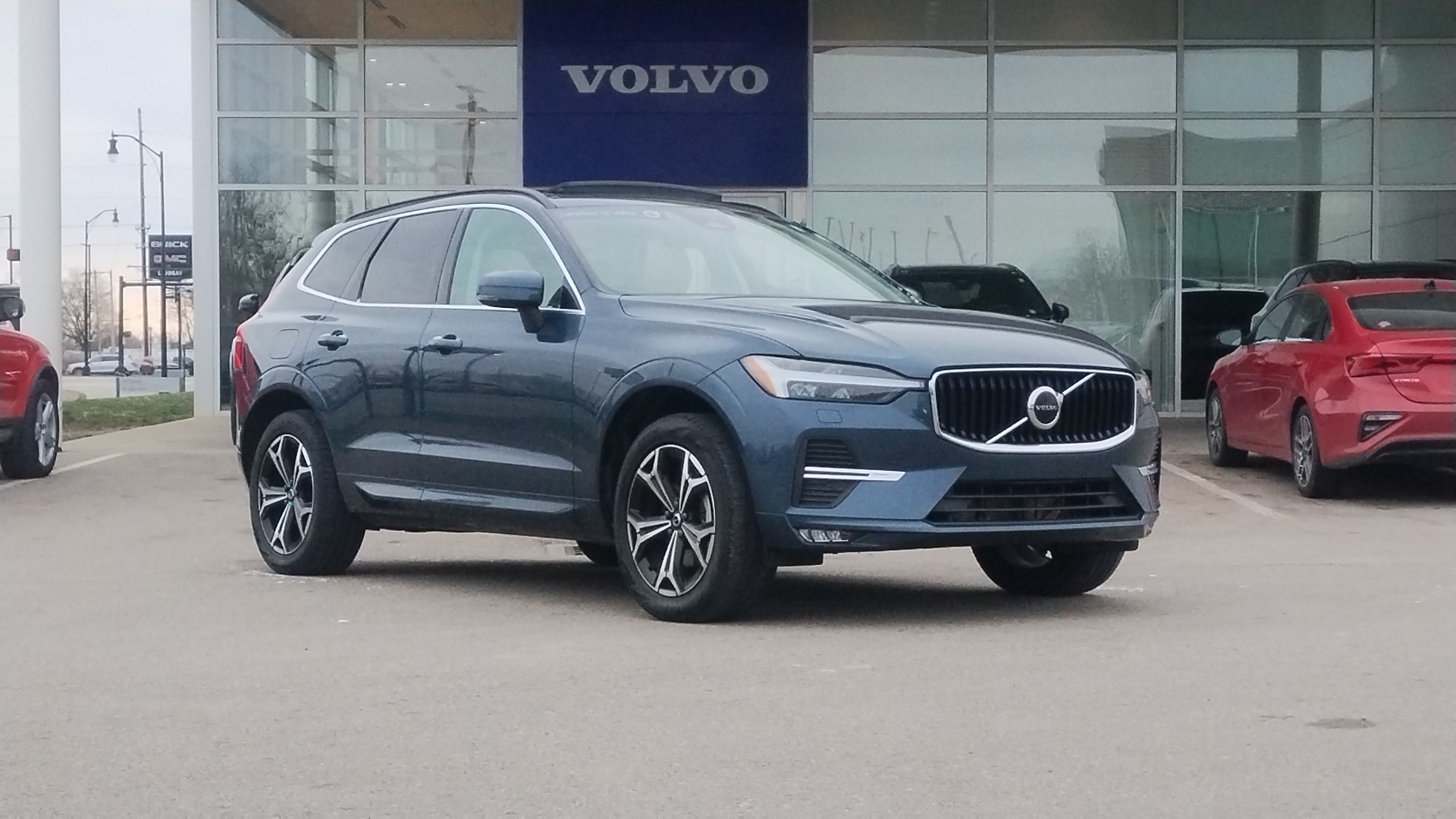 2022 Volvo XC60 B5 Momentum 1