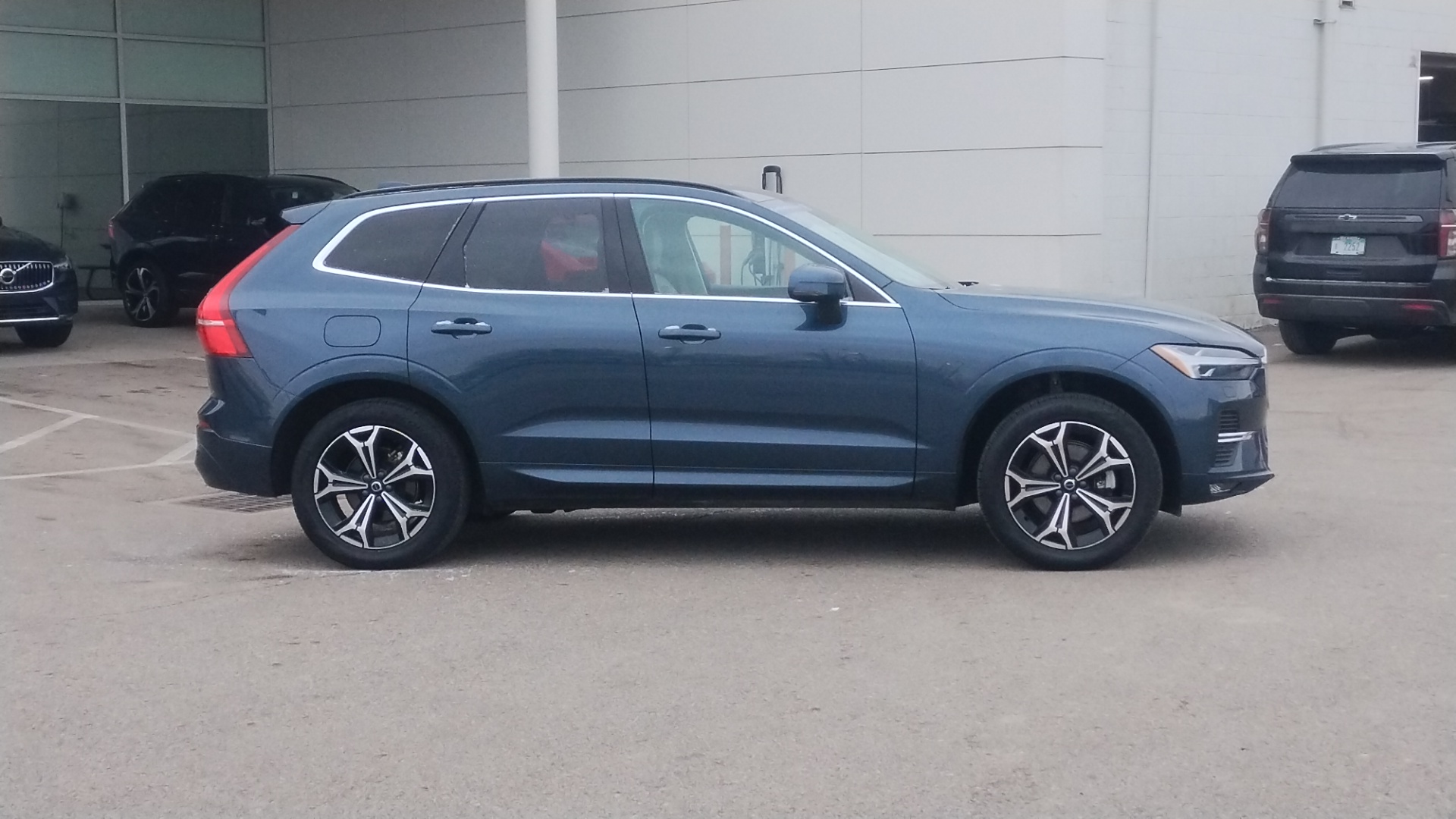 2022 Volvo XC60 B5 Momentum 2